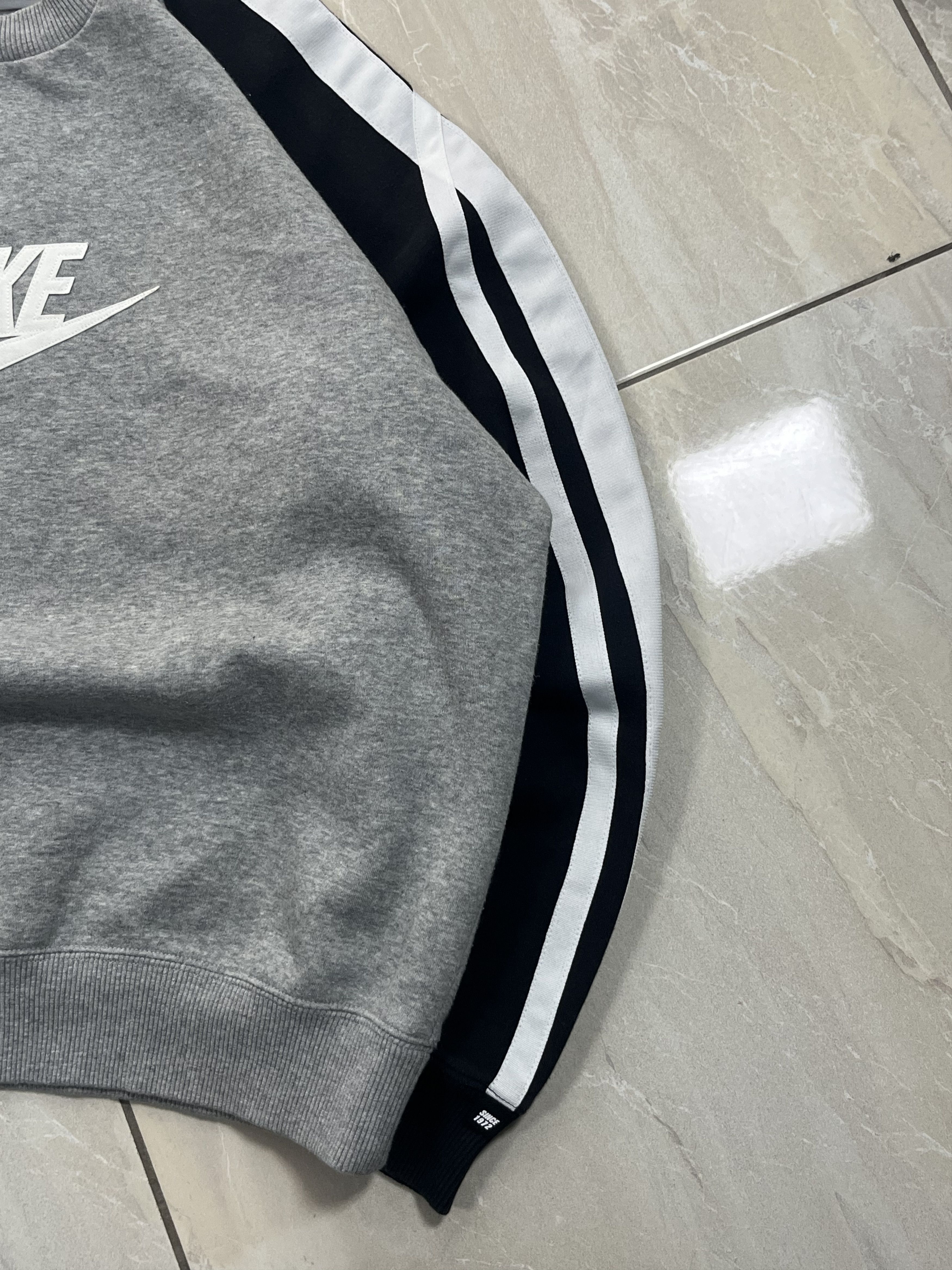 Nike Vintage Sweatshirt Nike Big Logo Swoosh Gray Y2K Streetwear Size US L / EU 52-54 / 3 - 4 Thumbnail