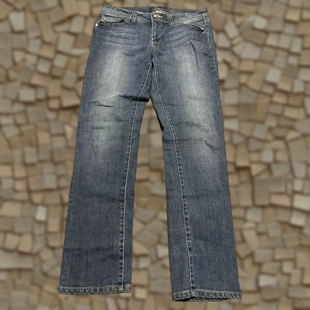 Jordache **Jordache Women's Size 10 Blue Denim Straight Leg Jeans** User: Jordache Women's Size 10 Blue Denim Straight Leg Jeans Size 32" / US 10 / IT 46 - 1 Thumbnail