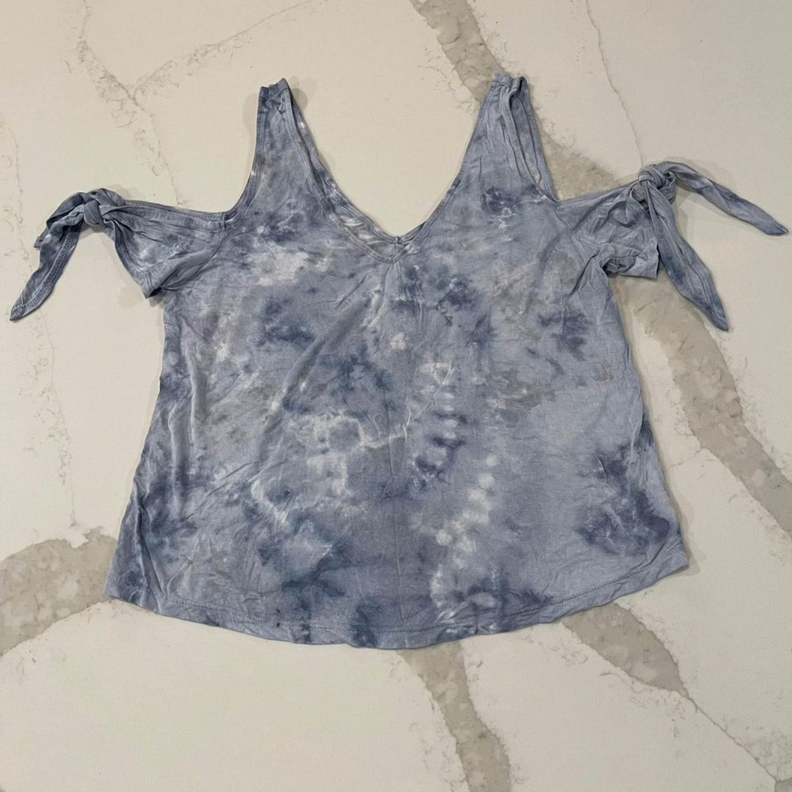 American Eagle Outfitters American Eagle Blue Tie Dye Cold Shoulder Top Women’s Medium Size M / US 6-8 / IT 42-44 - 1 Thumbnail