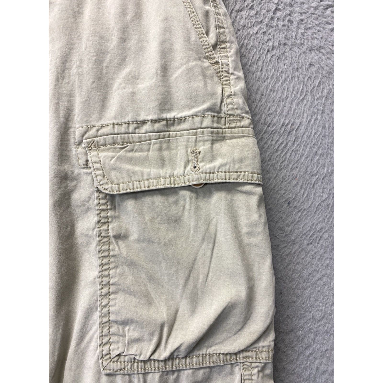 Izod IZOD Shorts Men's Beige Flat Front Cargo Chino Lightweight 103-55 Izod Beige Flat Front Cargo Chino Lightweight Shorts Men 34 10 Inseam 34 Waist Size US 34 / EU 50 - 3 Thumbnail