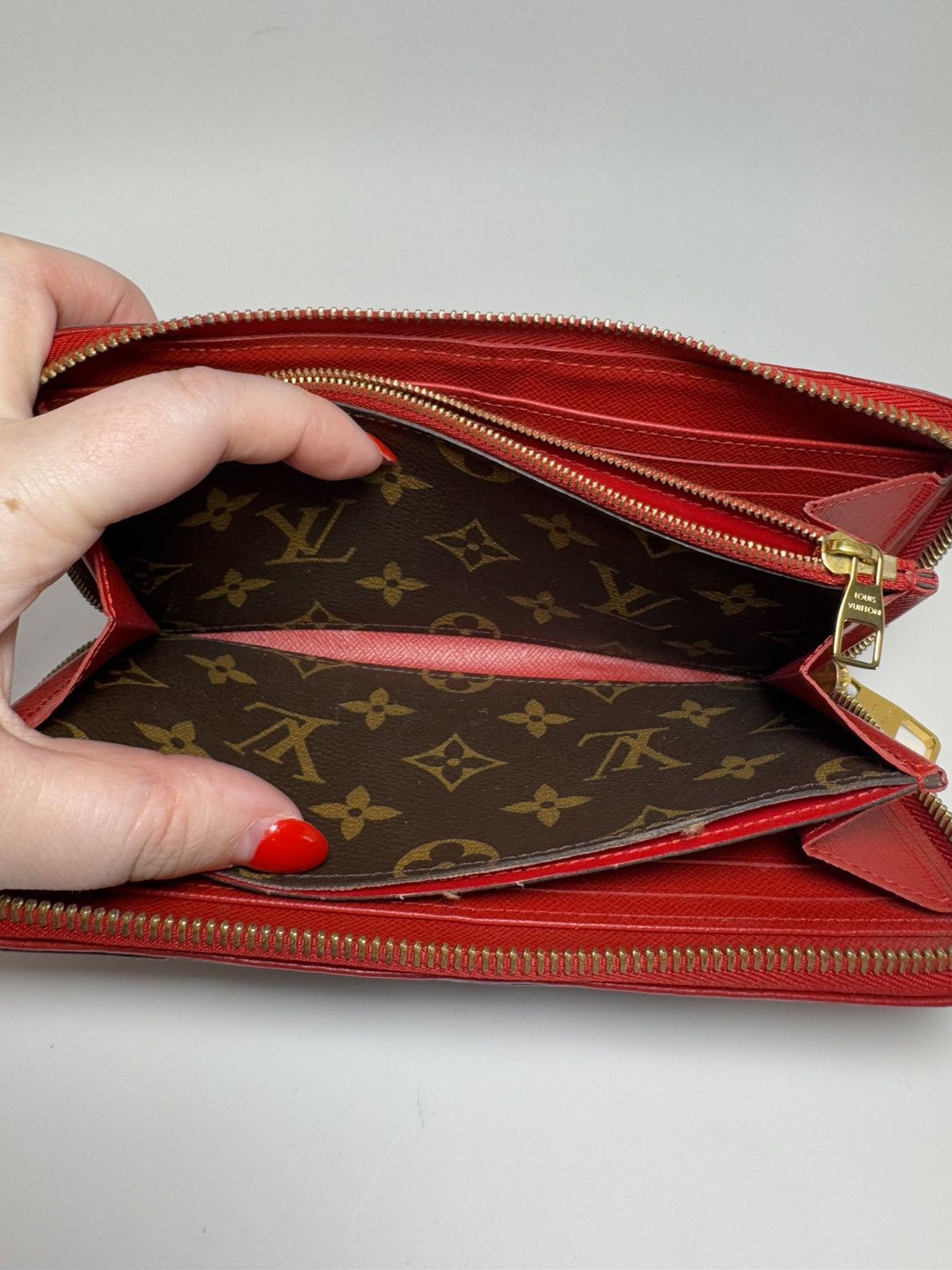 Louis Vuitton Louis Vuitton Retiro Zippy Wallet in Cerise Red Monogram Size ONE SIZE - 4 Thumbnail