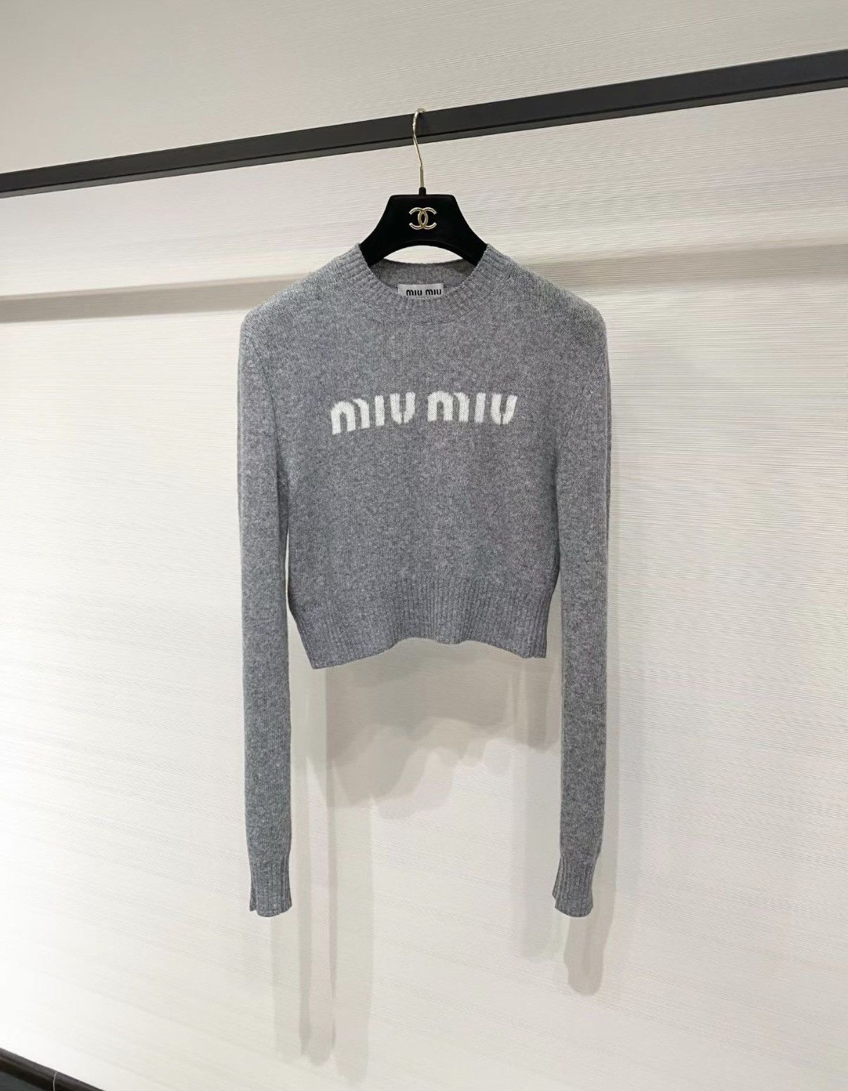 Miu Miu Miu Miu Size 40 Classic Grey Cashmere Knit Sweater J33 Size S / US 4 / IT 40 - 1 Thumbnail