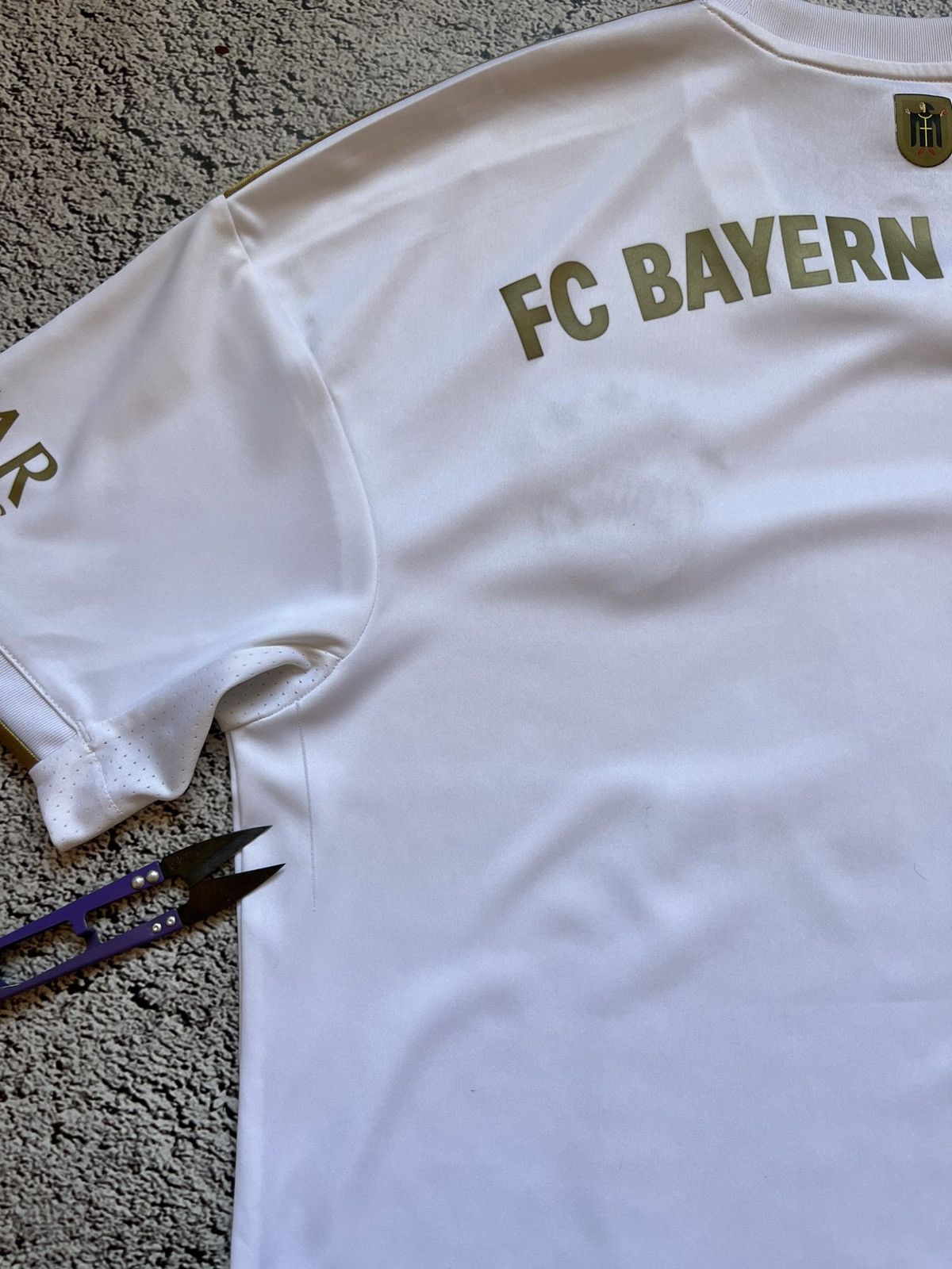 Adidas FC Bayern Munich Adidas White Gold Jersey Size M Size US M / EU 48-50 / 2 - 8 Thumbnail