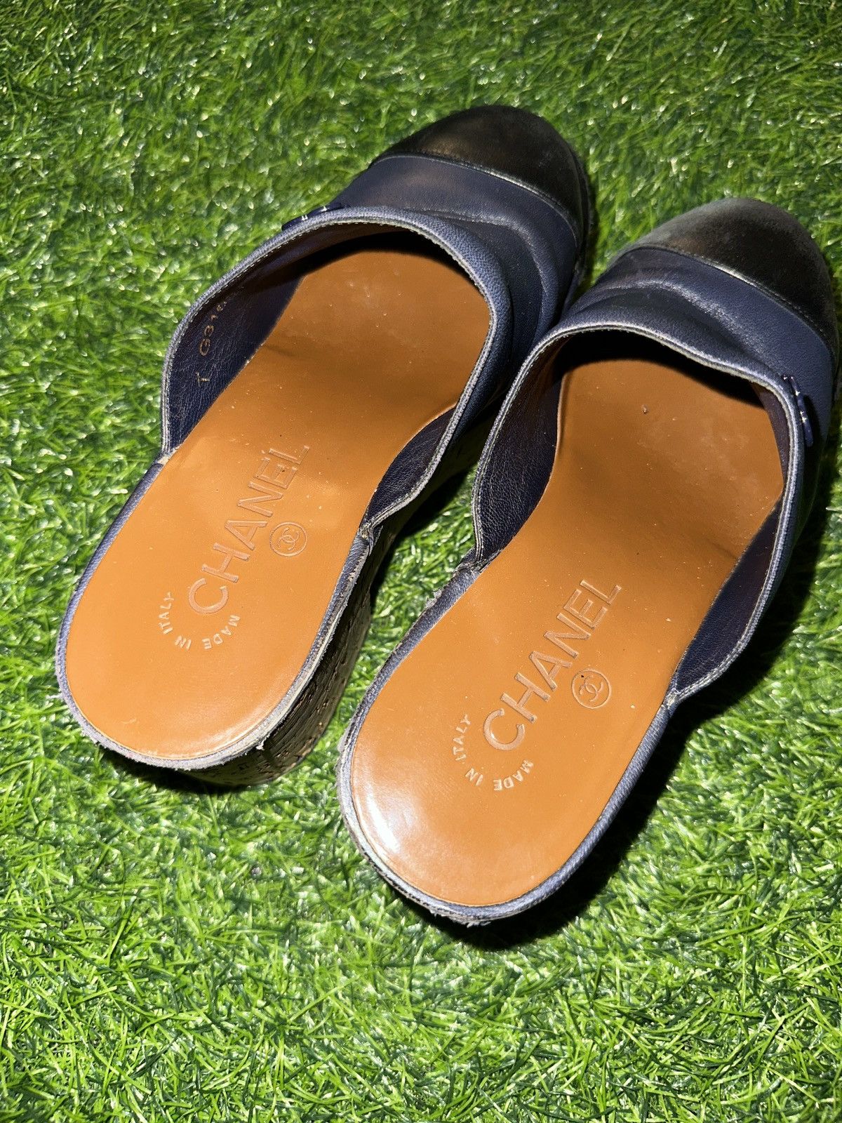 Chanel Chanel leather mules and clogs size 37 Size US 7 / IT 37 - 7 Thumbnail