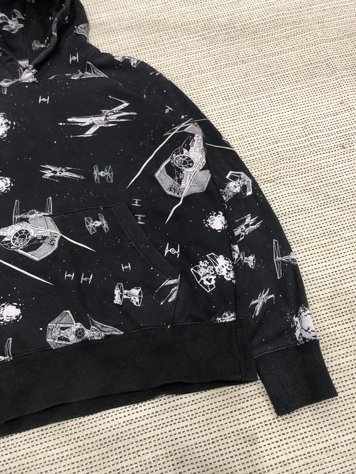 Star Wars × Uniqlo RARE FULLPRINT STAR WARS CHARACTERS LOGO HOODIES Size US M / EU 48-50 / 2 - 3 Thumbnail