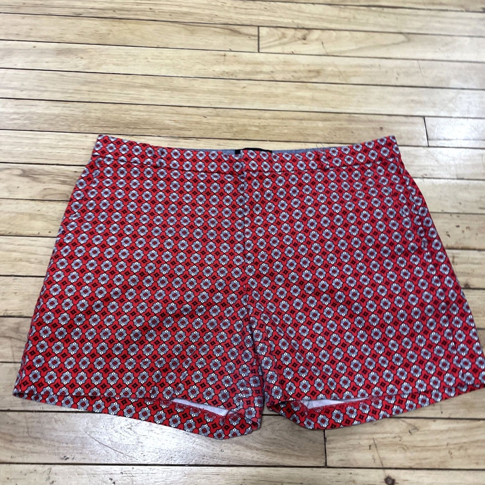 Banana Republic BANANA REPUBLIC Shorts Womens 12 Red Geometric Print Boho Mystic Art WMNTLPRT 12 Size 34" / US 12 / IT 48 - 3 Thumbnail
