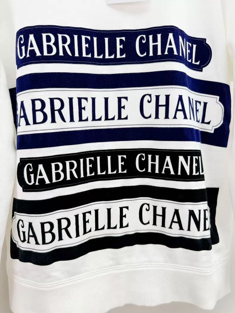 Chanel Chanel White letter sweatshirt Size XXS / US 00 / IT 34 - 2 Thumbnail
