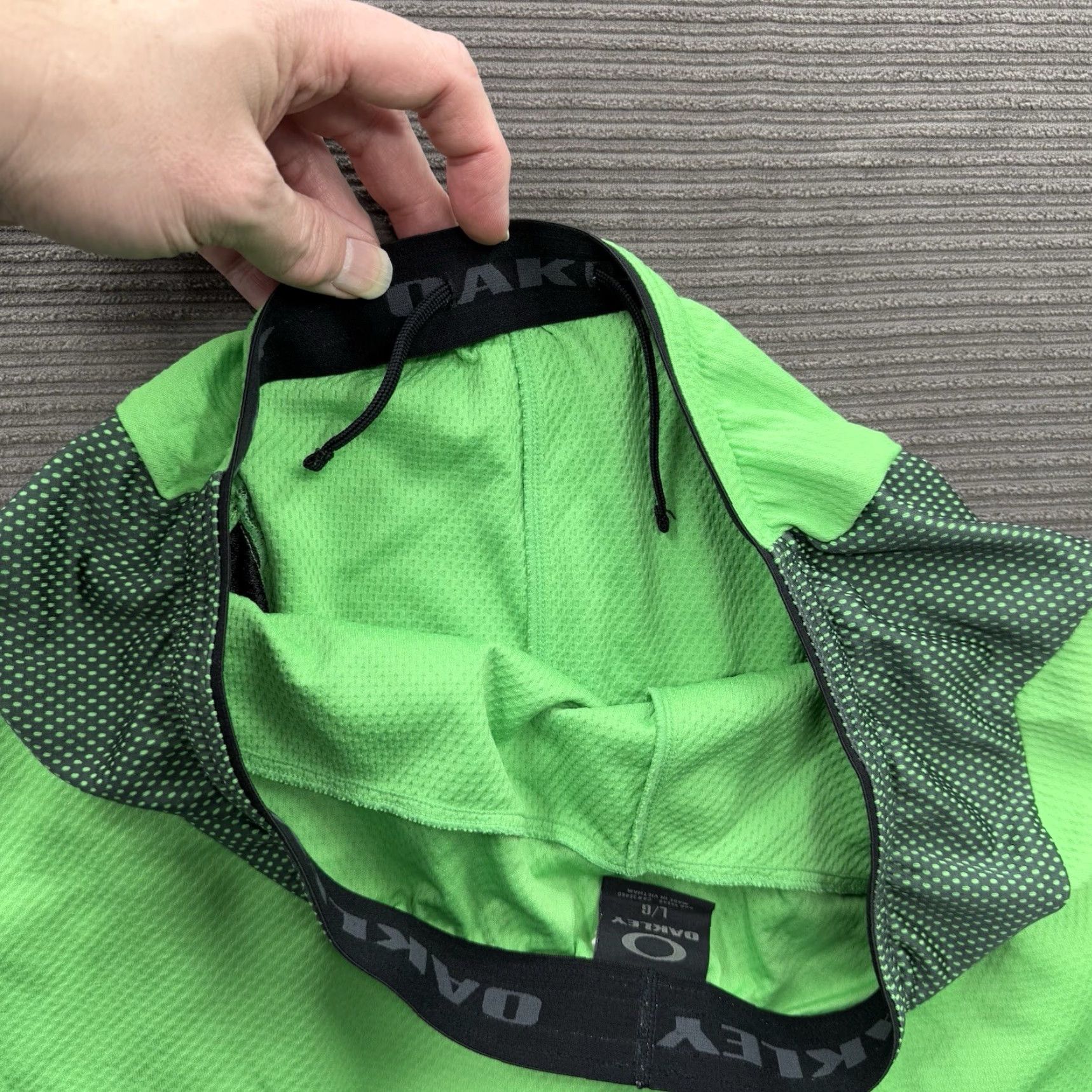 Oakley Oakley Sea Slater Short Men L Green Polyester Beach Outdoors Weekend Casual Open Front Drawstring Pockets Logo Board Style Summer Mens Size US 33 - 8 Thumbnail