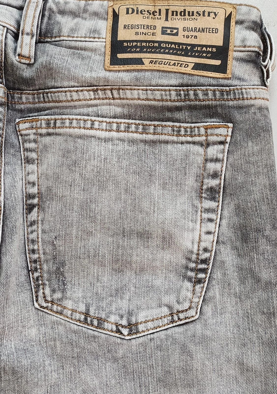 Diesel Diesel 1979 SLEENKER-R L.32 MENS JEANS SLTP/9750 Size US 31 - 10 Thumbnail