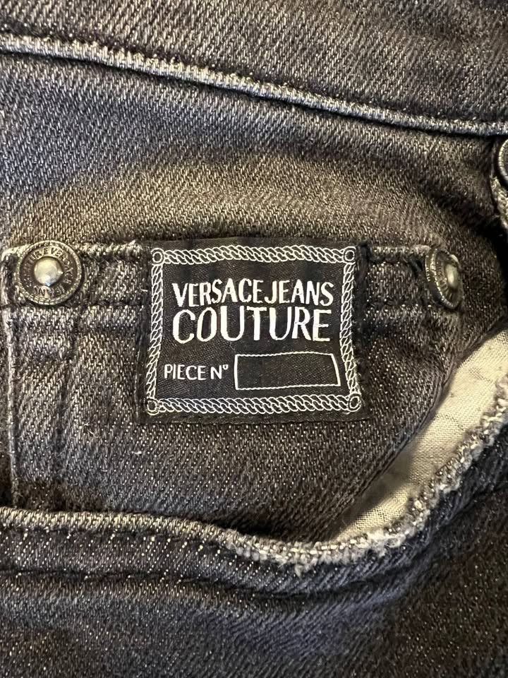 Versace × Versace Jeans Couture Men’s Black V-Emblem Jeans Size 31x30 Size US 31 - 2 Thumbnail
