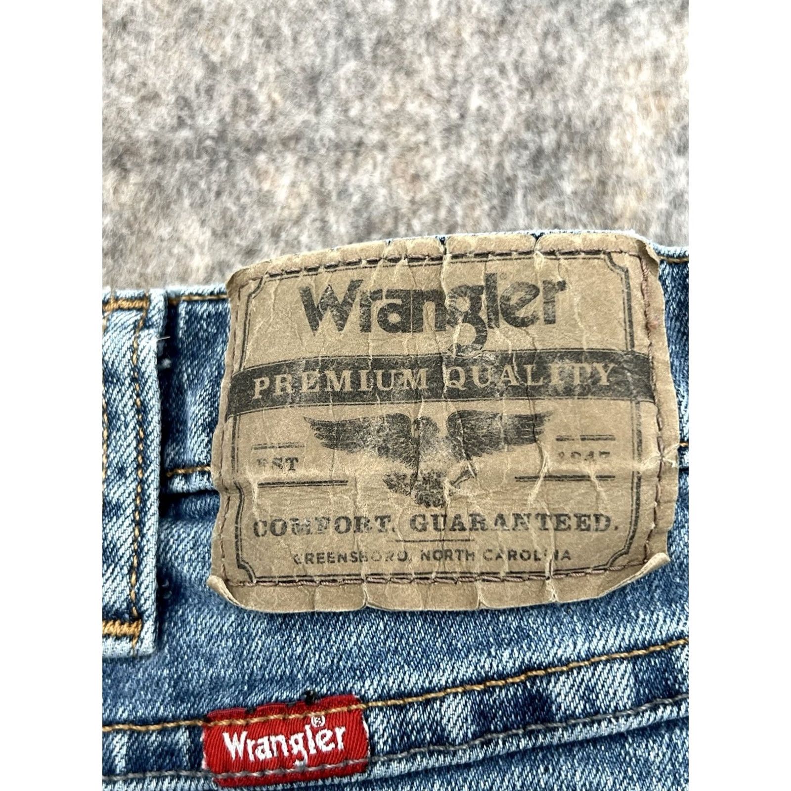 Wrangler Wrangler Jeans Men's Blue Denim 5-Pocket Regular Straight Size 40x32 Light Wash Denim Jeans Size US 40 / EU 56 - 6 Thumbnail