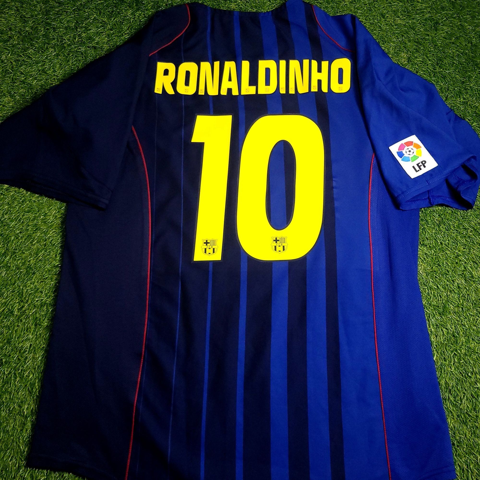 Nike Ronaldinho Barcelona 2004 2005 Away Soccer Jersey XL Size US XL / EU 56 / 4 - 1 Thumbnail