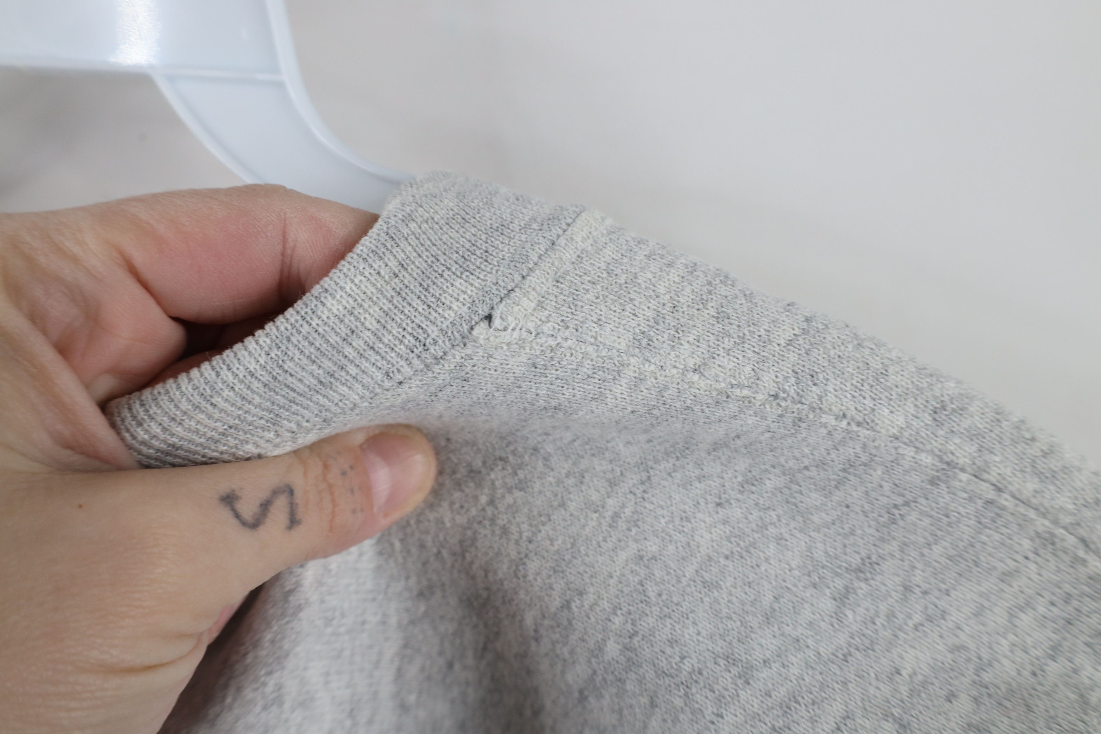 Vintage Vintage 90s Reverse Ernst and Young LLP Sweatshirt Gray USA Size US L / EU 52-54 / 3 - 9 Thumbnail