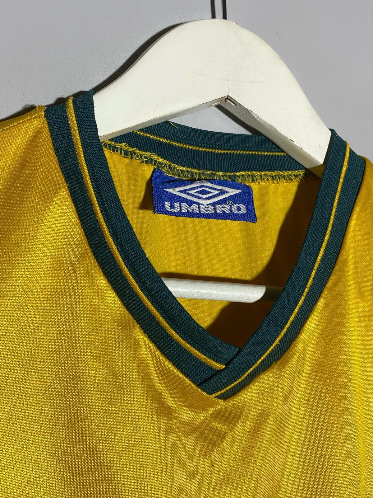Umbro × Vintage Vintage Umbro Celtic Blokecore Football Shirt Size US M / EU 48-50 / 2 - 13 Thumbnail
