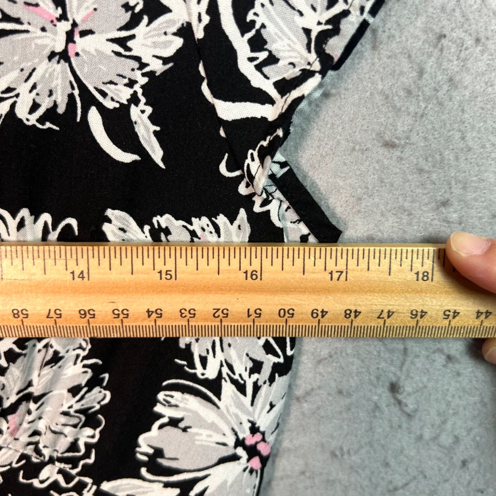Vintage Gu Uniqlo Womens Dress Floral Black White V-Neck Short Sleeve Nylon Rayon Mini Fit & Flare S Black Womens No, not. (Oops) Size S / US 4 / IT 40 - 6 Thumbnail
