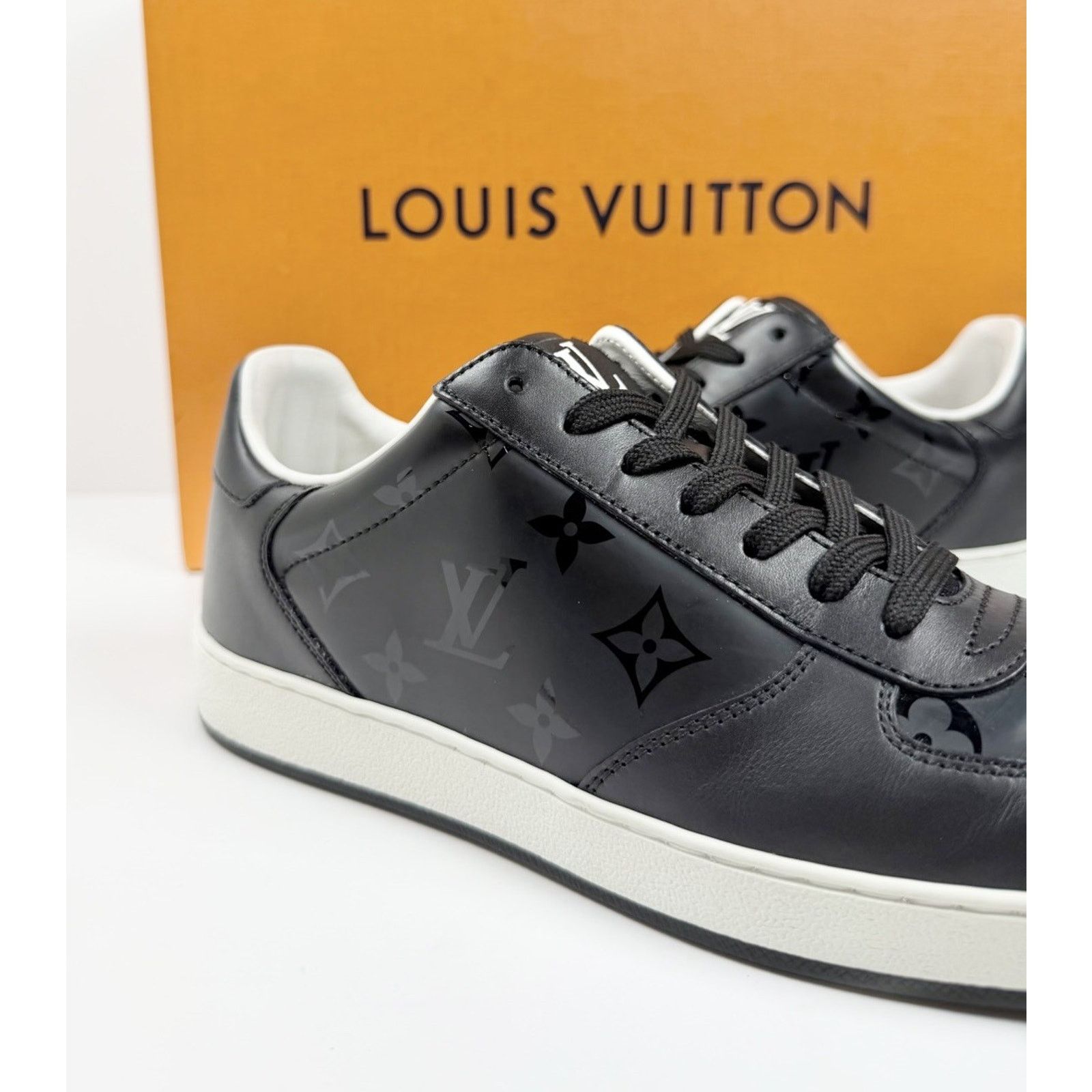Louis Vuitton Size 7UK/8US - Louis Vuitton Rivoli Sneaker Low TRIED ON! Size US 8 / EU 41 - 2 Thumbnail