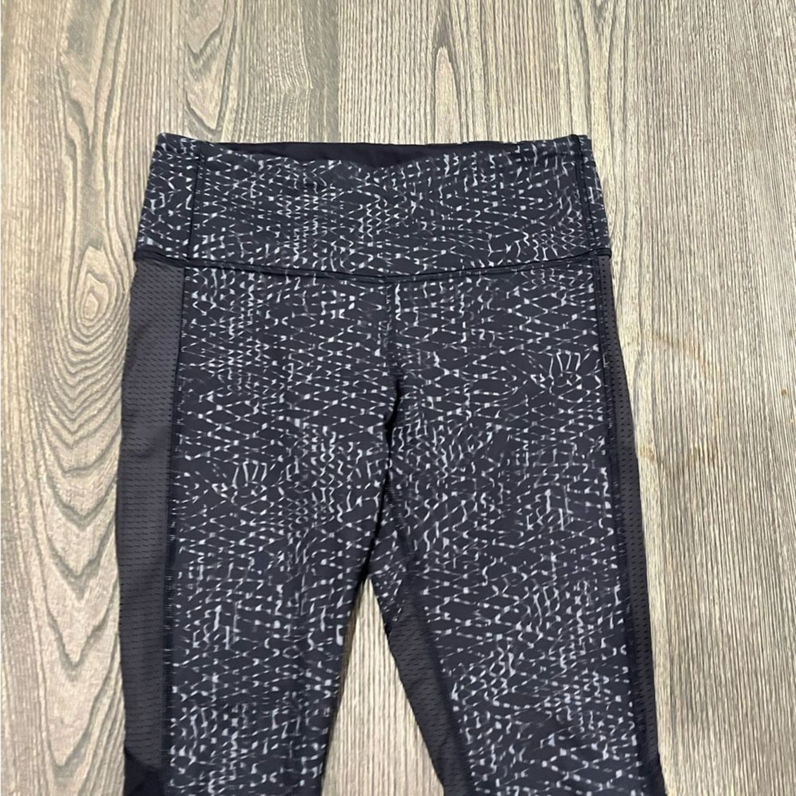 Lululemon Lululemon Var-City Crop Legging Snake Battleship Black Siz 6 Size 28" / US 6 / IT 42 - 2 Thumbnail