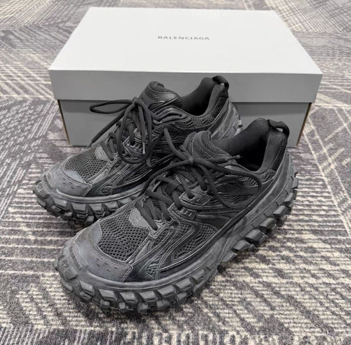 Balenciaga Balenciaga Bouncer Vintage Distressed Tire Shoes J42 Size US 9 / EU 42 - 1 Thumbnail