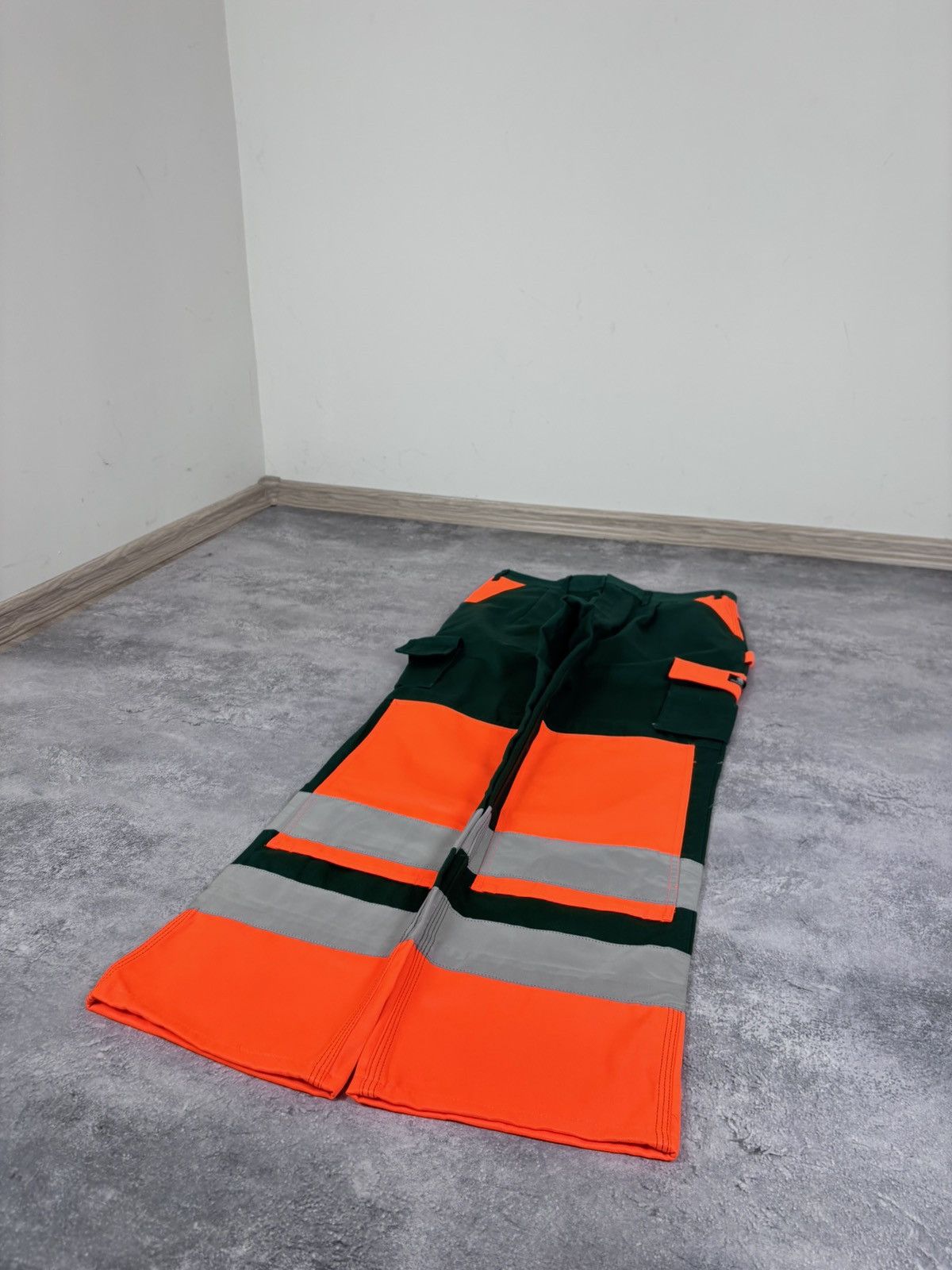 Other Mascot Men’s NWT Reflective Green/Orange Safety Cargo Pants Size US 32 / EU 48 - 3 Thumbnail