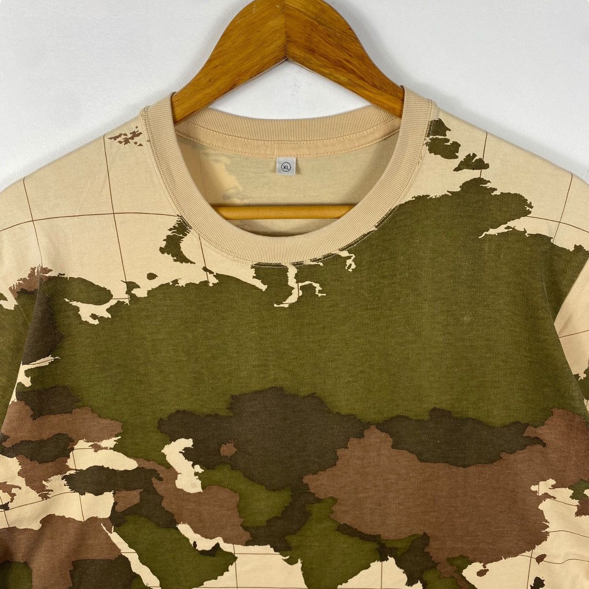 Vintage Vintage 00's Uniqlo World Map No War Graphic Tee Shirt Size US XL / EU 56 / 4 - 2 Thumbnail