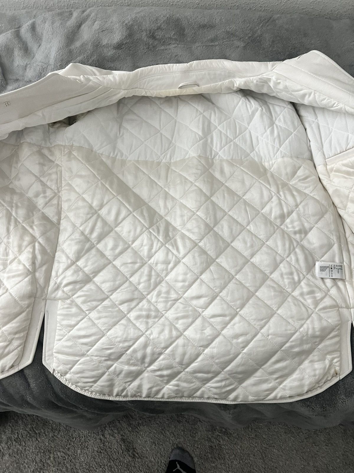 H&M × Maison Margiela H&M x Margiela collab white leather puffer jacket Size US M / EU 48-50 / 2 - 3 Thumbnail