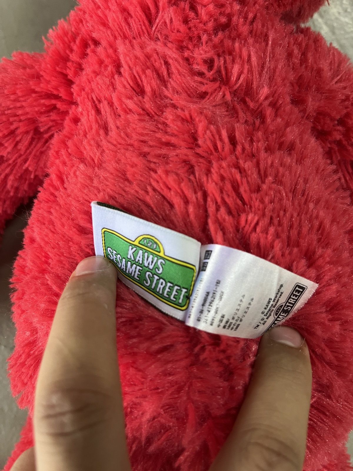 Kaws × Uniqlo Kaws Sesame Street Uniqlo Elmo Plush Toy Size ONE SIZE - 7 Thumbnail