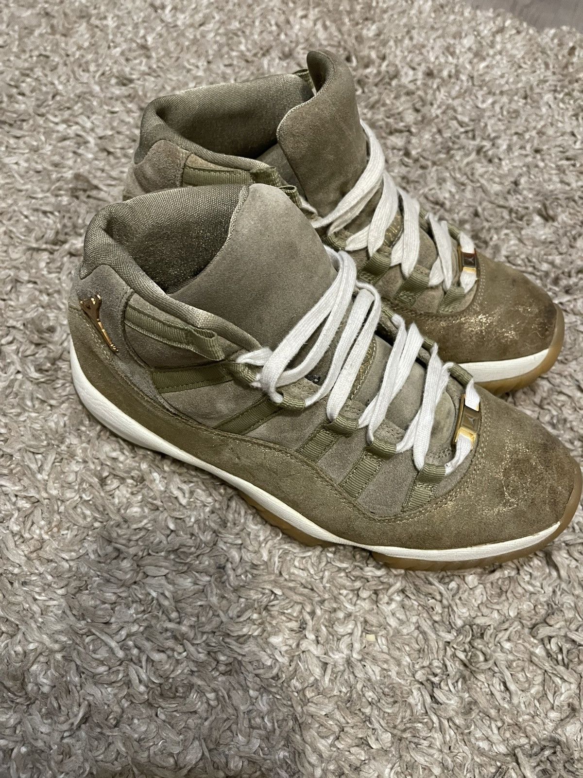 Jordan Brand Jordan 11 Women’s “Neutral Olive” Size US 9 / IT 39 - 1 Thumbnail