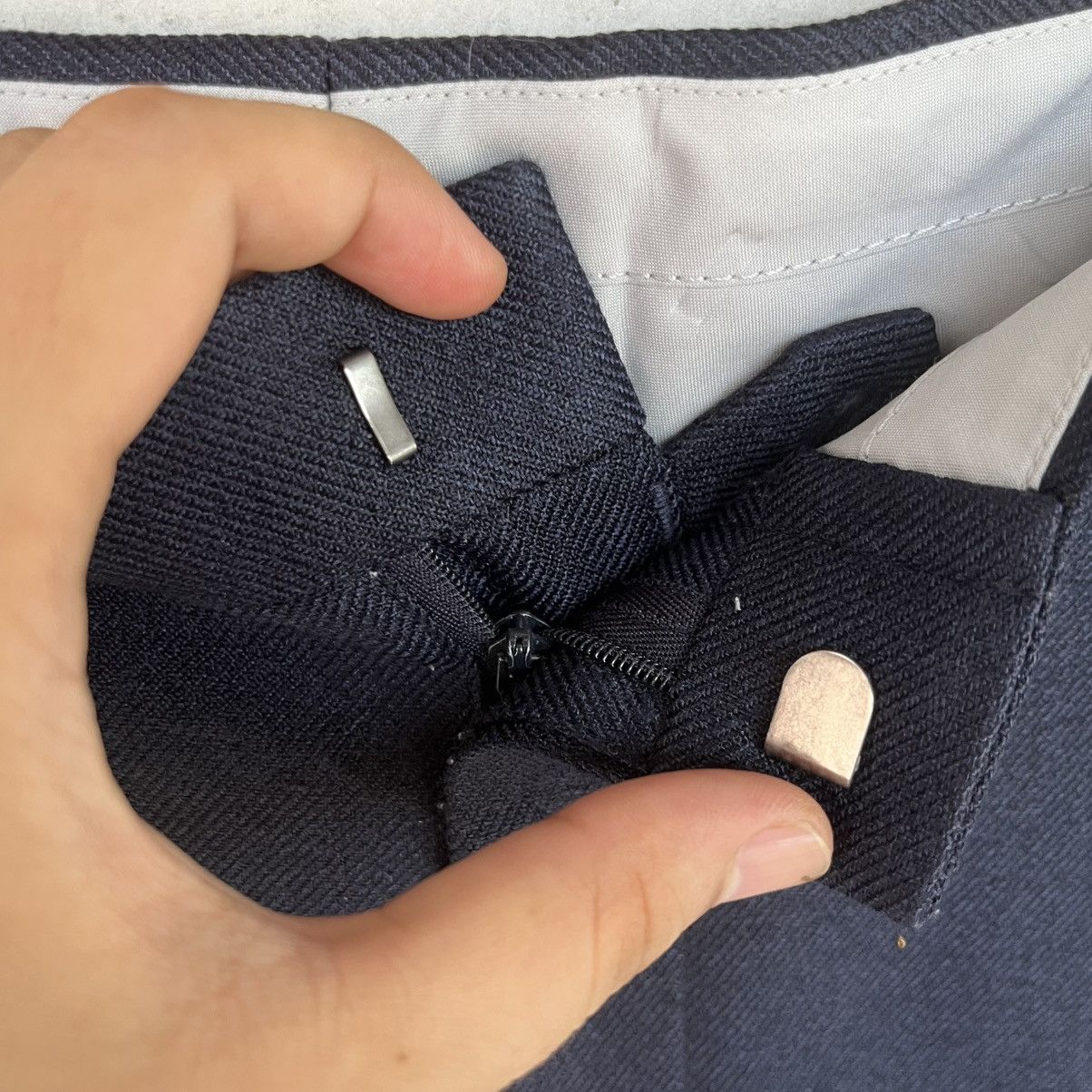 Other Vintage Navy Blue Pleated Trousers With A Relaxed Fit Size S Size US 26 / EU 42 - 7 Thumbnail