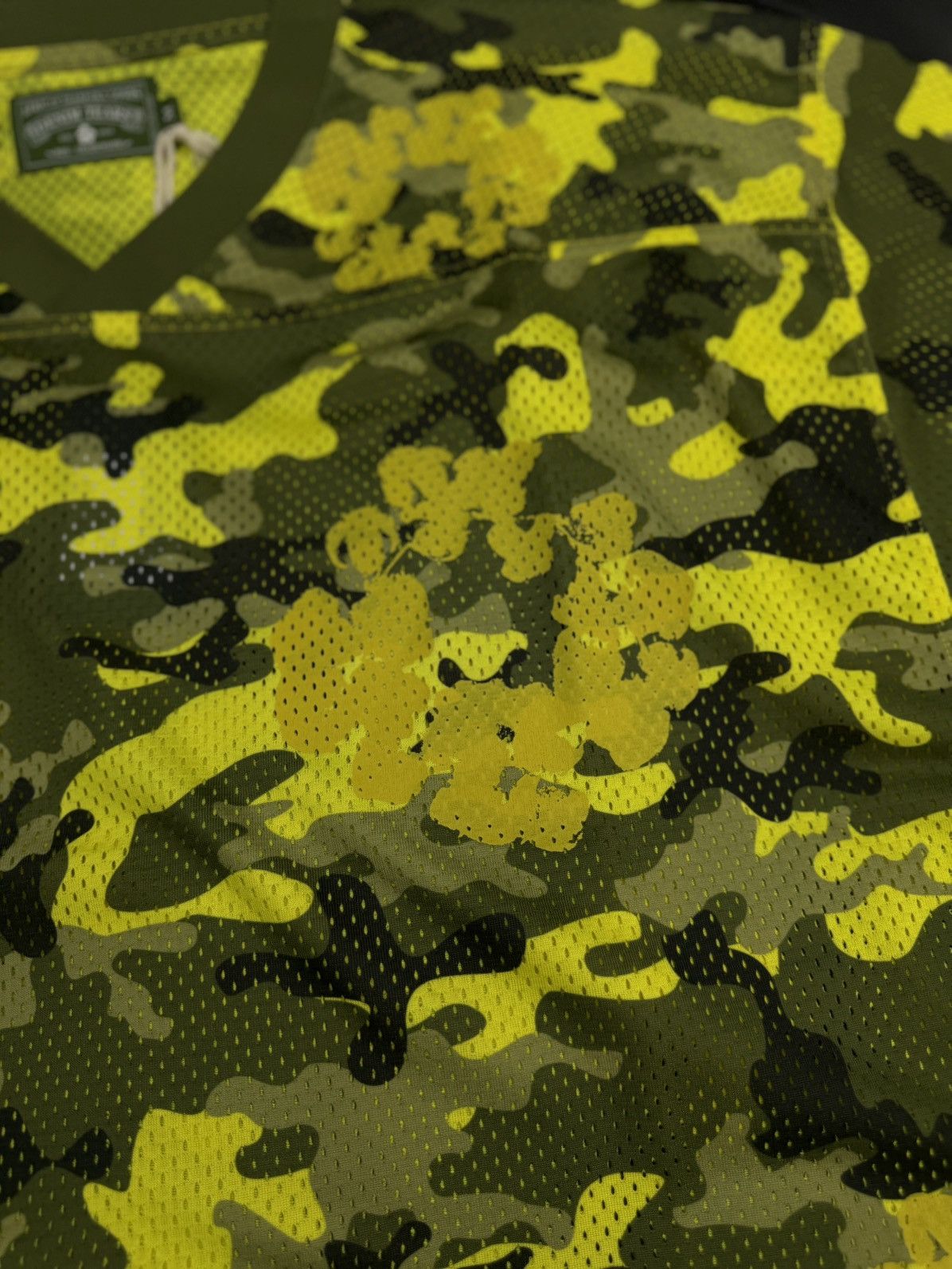 DENIM TEARS Denim Tears Yellow Camo Cotton Wreath Jersey Size M (NEW) Size US M / EU 48-50 / 2 - 5 Thumbnail