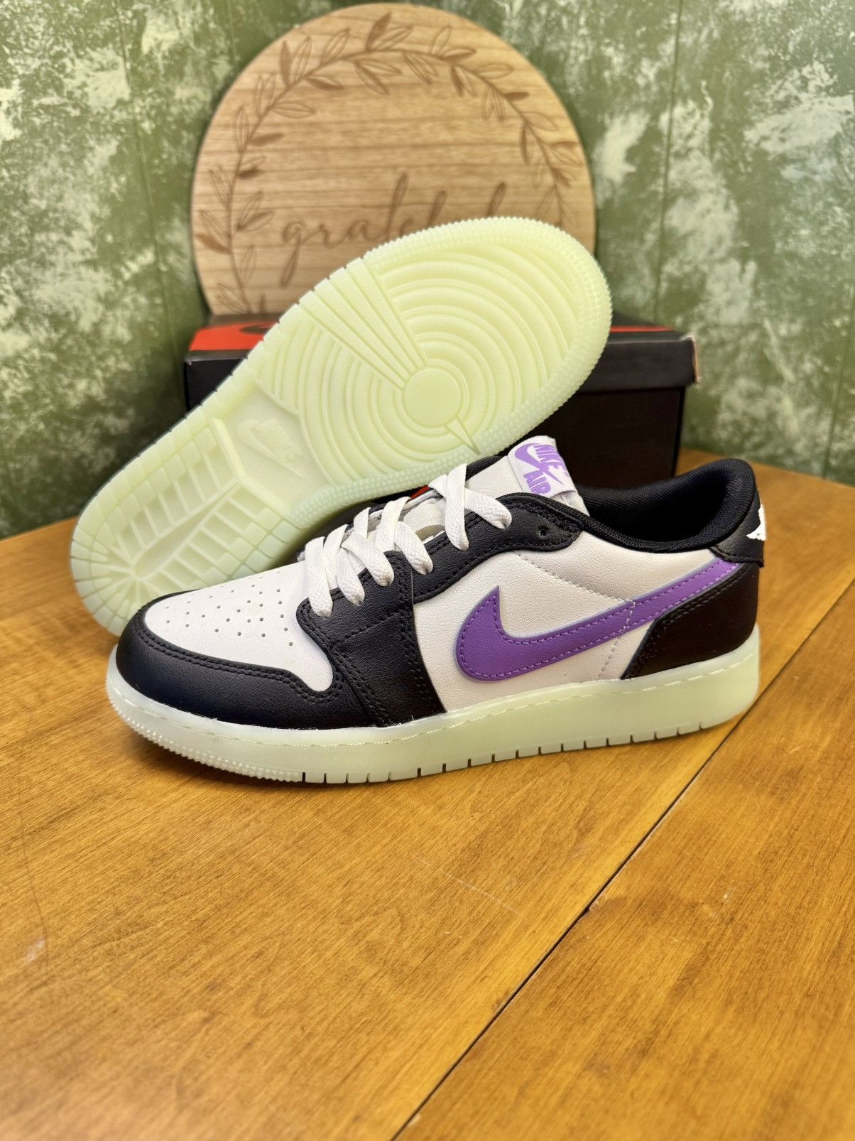 Nike New Nike Air Jordan 1 Retro Low OG HF0410-001 6Y Size US 6 / EU 39 - 1 Thumbnail