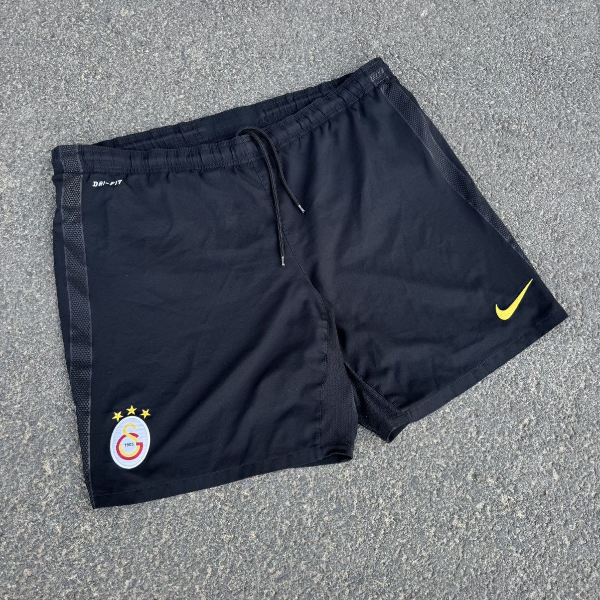 Nike Y2K Nike Galatasaray Black Soccer Shorts XL Blokecore Size US 36 / EU 52 - 2 Thumbnail