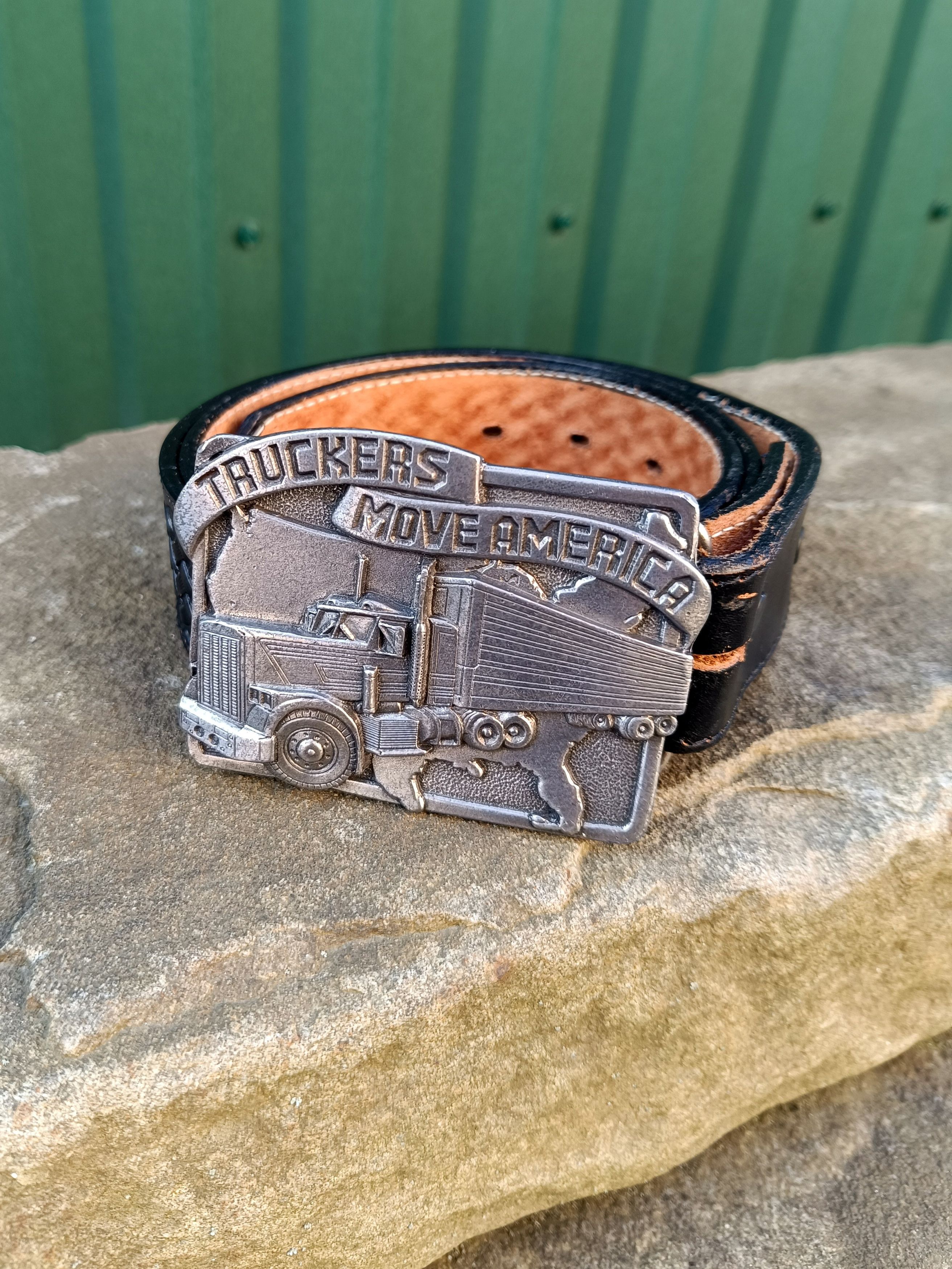 Vintage Vintage trucker belt buckle 1983 Truckers Move America Size 36 - 1 Thumbnail