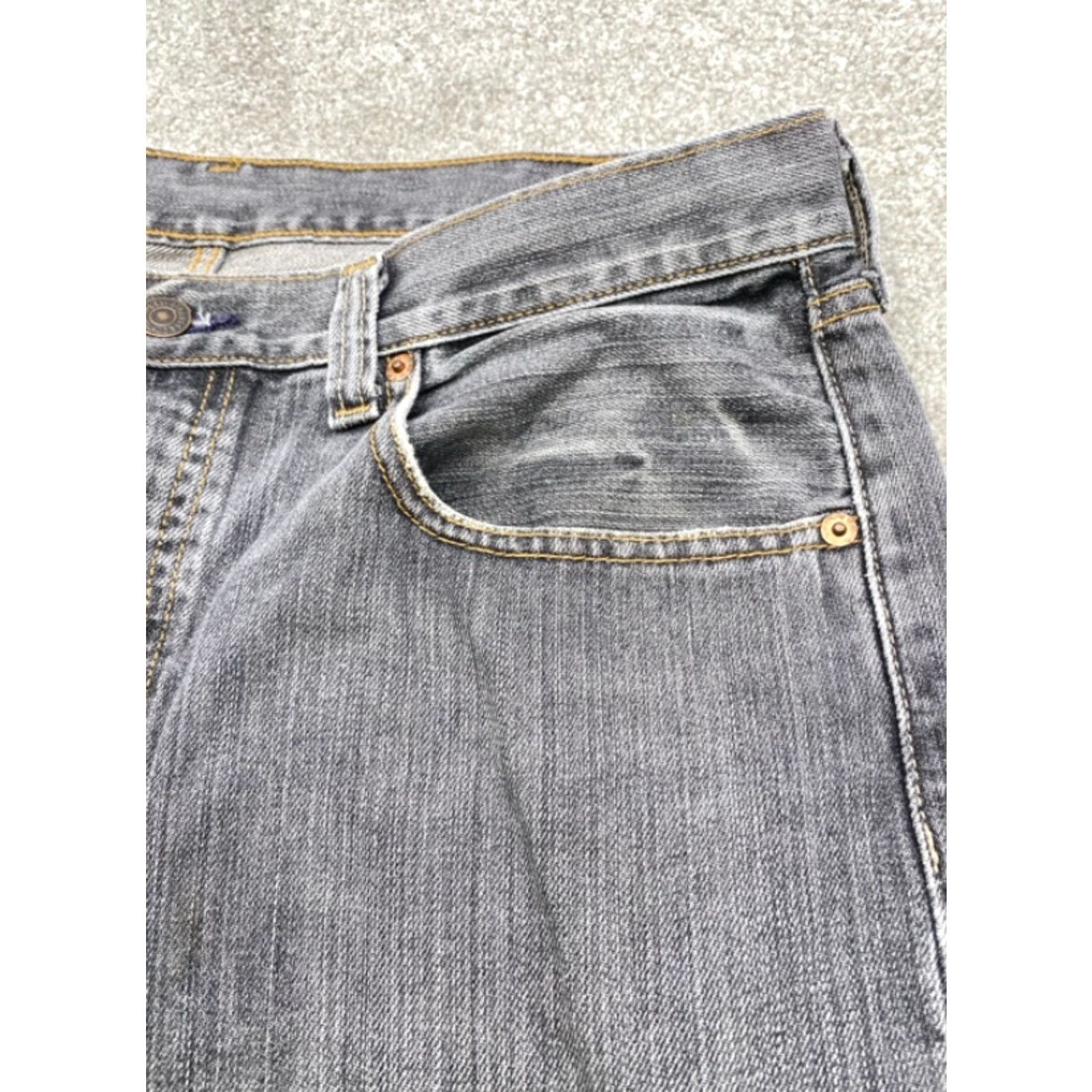 Levi's VINTAGE Levis 501 Jeans Mens 33x32 Blue Denim Button Fly Tapered Levi'S 501 Series 100% Cotton Mens Jeans 33 Blue Size US 33 - 6 Thumbnail