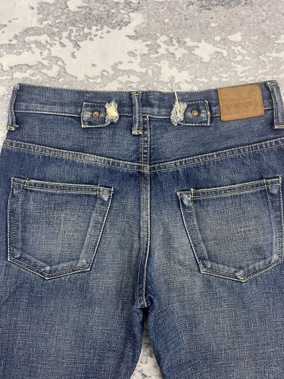 Japanese Brand Tu Es Mon Trésor Selvedge Fly Button Distressed Denim Size US 28 / EU 44 - 13 Thumbnail