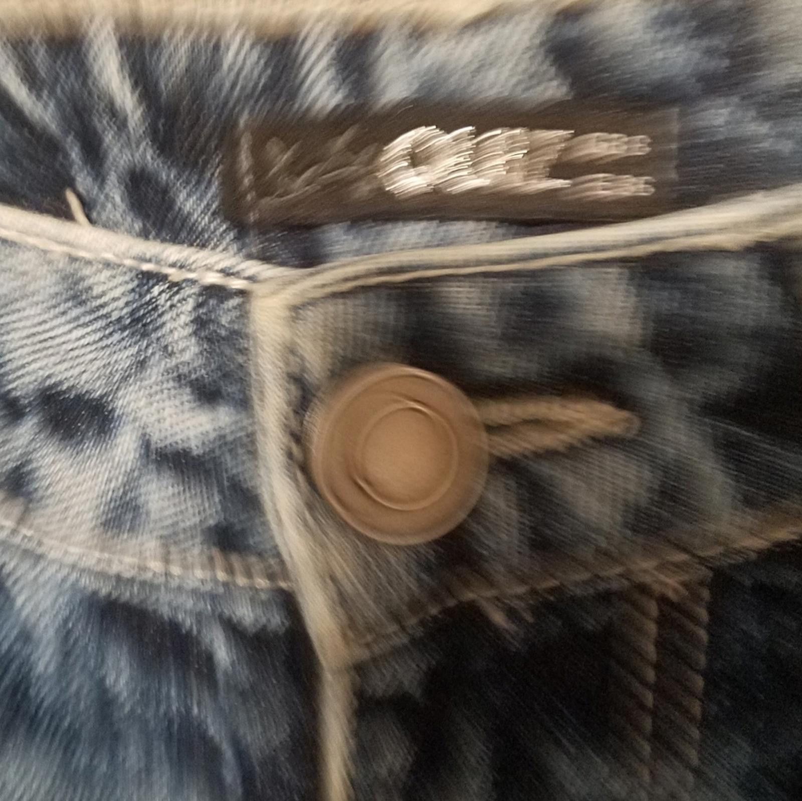 Quiksilver Quiz Denim Blue Distressed Shorts Size 10 Size 32" / US 10 / IT 46 - 3 Thumbnail