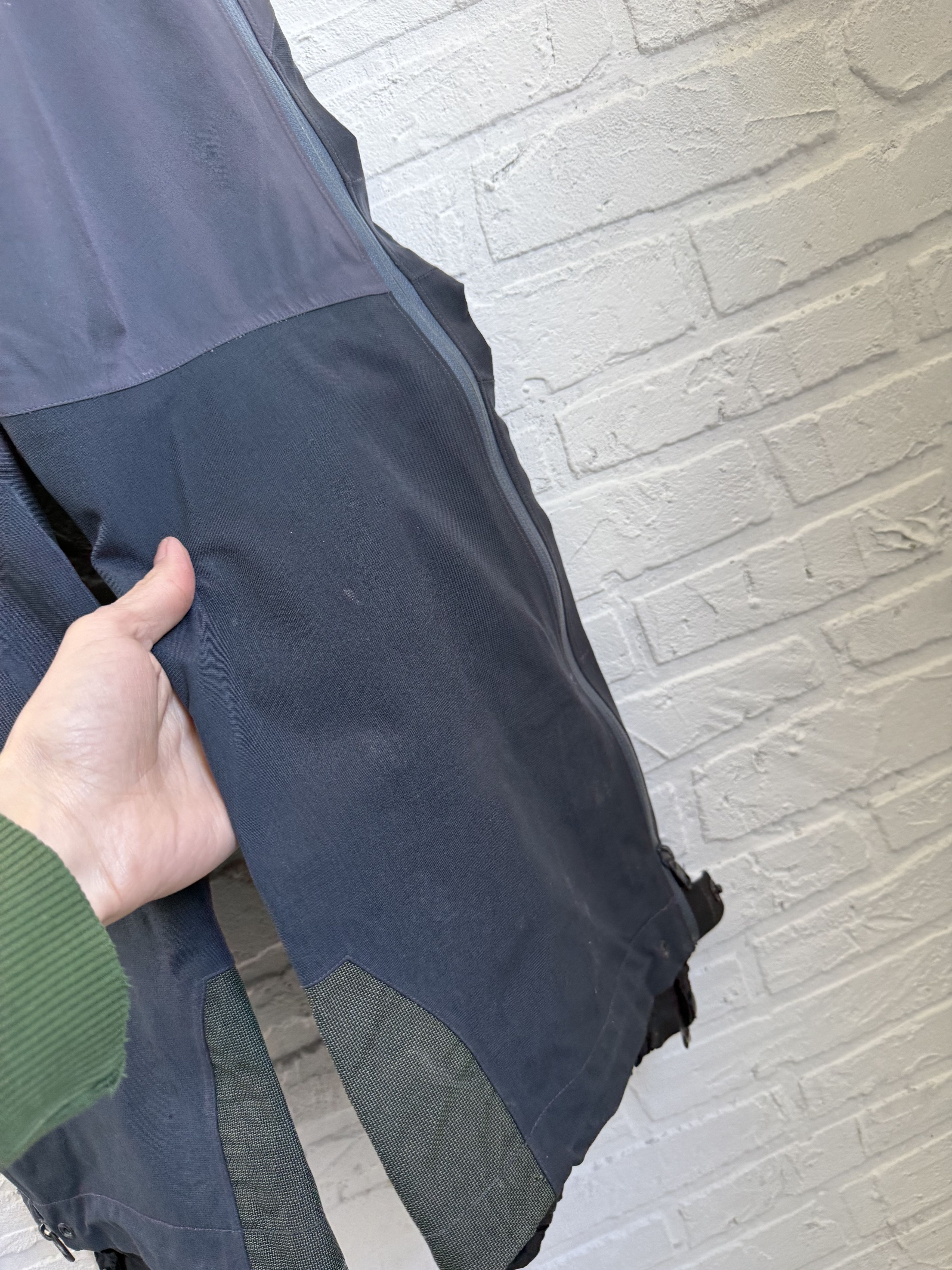 Arc'teryx Vintage Arc'teryx overall ski pants gore-tex Size US 30 / EU 46 - 15 Thumbnail