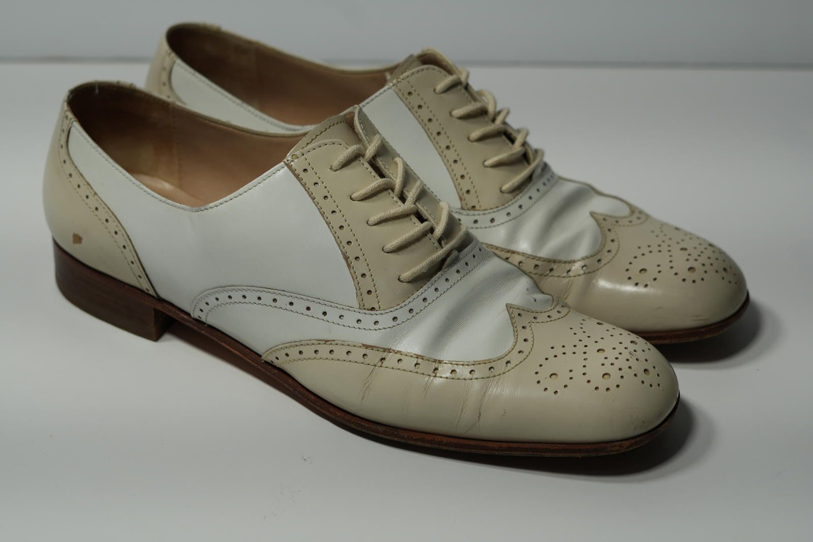 Salvatore Ferragamo Salvatore Ferragamo Shoes Women's 7 White Tan Wingtip Okford Size US 7 / EU 40 - 1 Thumbnail
