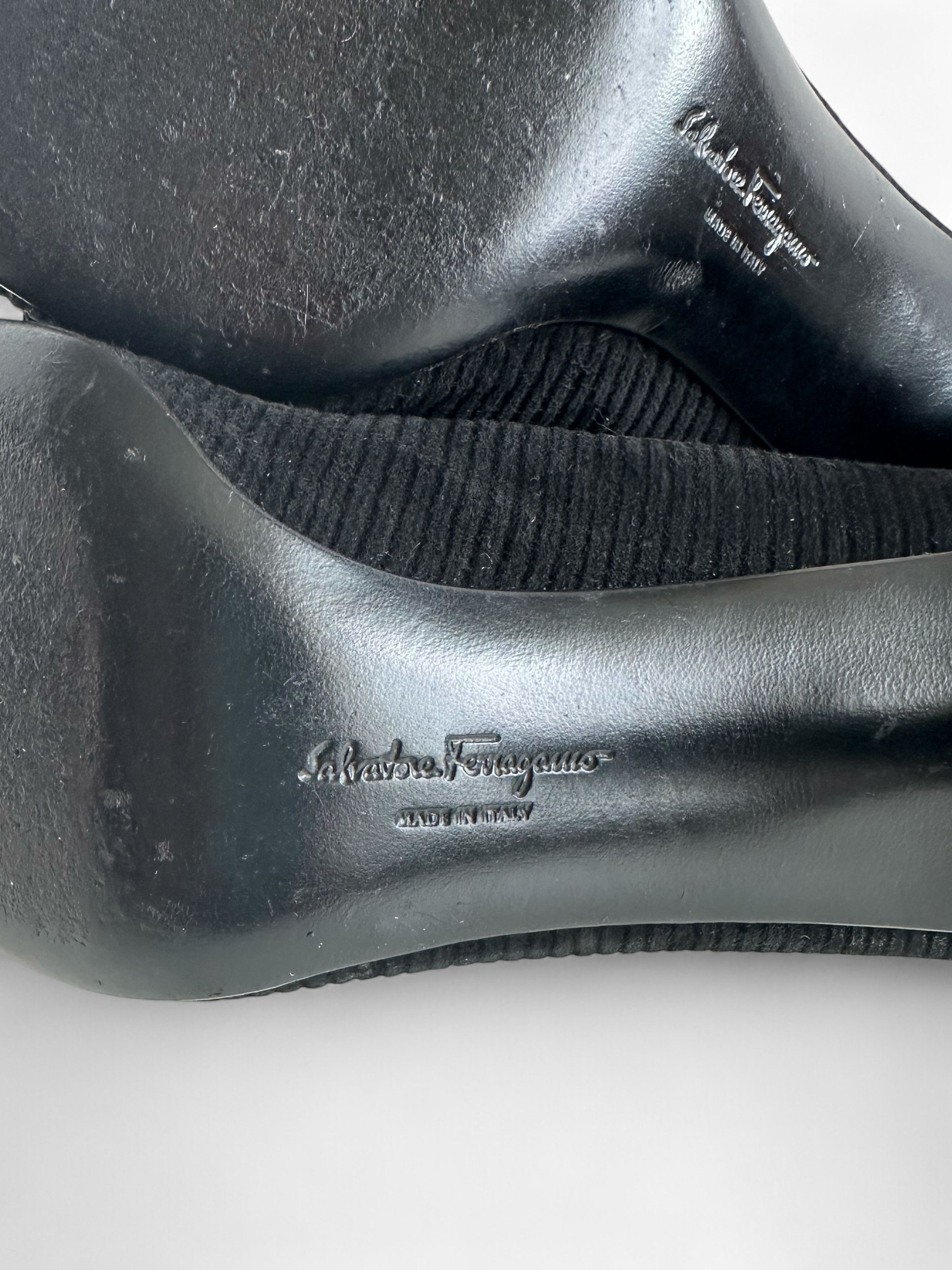 Salvatore Ferragamo Salvatore Ferragamo Black Suede Bow Pumps Heels Size US 5.5 / IT 35.5 - 10 Thumbnail