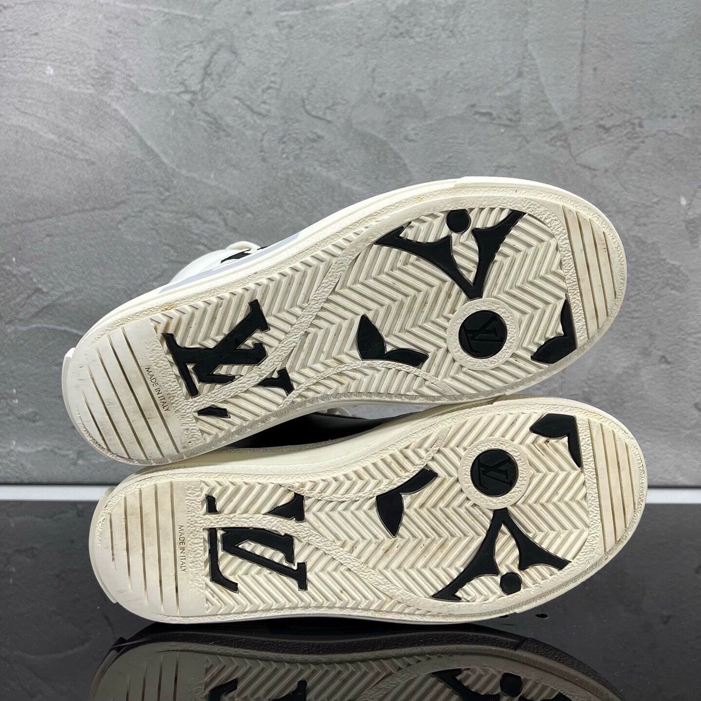 Louis Vuitton Louis Vuitton Charlie high-top sneakers Size US 5 / IT 35 - 6 Thumbnail