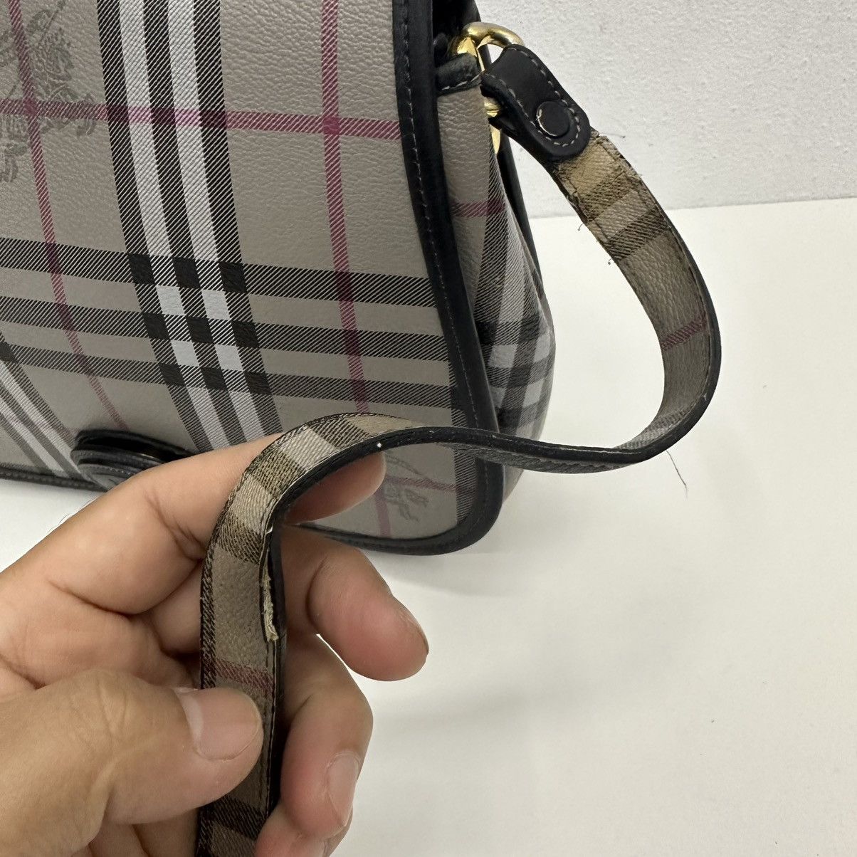 Burberry AUTHENTIC VINTAGE BURBERRYS NOVA CHECK GREY SHOULDER BAG Size ONE SIZE - 13 Thumbnail