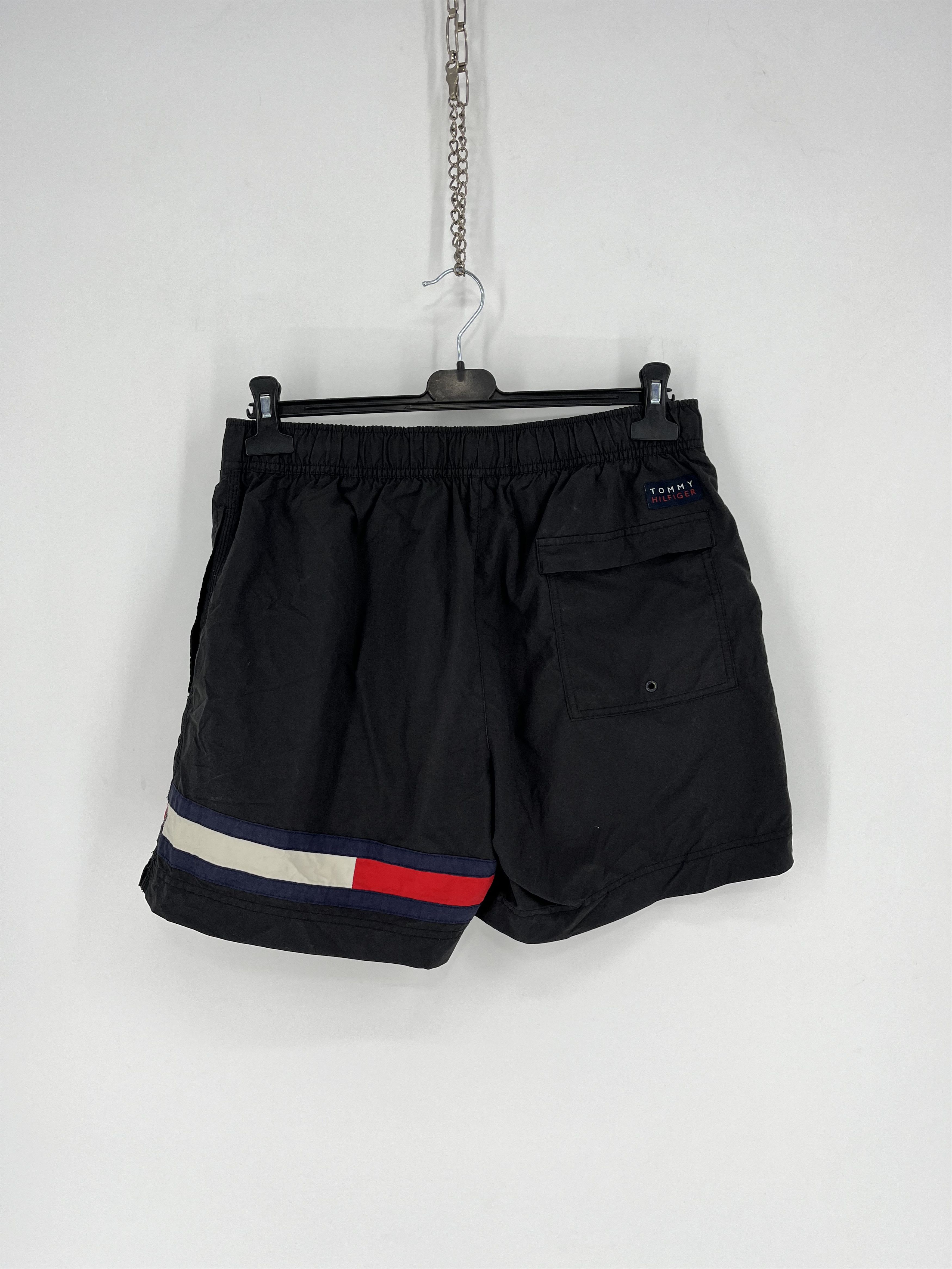 Tommy Hilfiger 90s Vintage Tommy Hilfiger Navy Nylon Big Logo Shorts Travis Size US 34 / EU 50 - 8 Thumbnail
