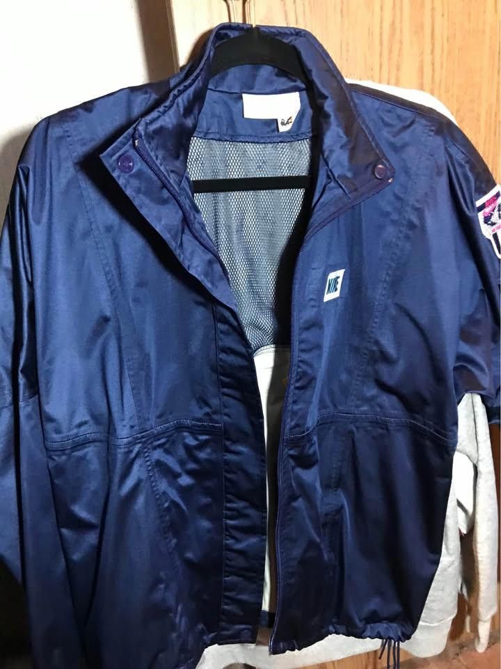Nike Vintage Nike Silver Tag International Jacket! Size M Size US M / EU 48-50 / 2 - 4 Thumbnail