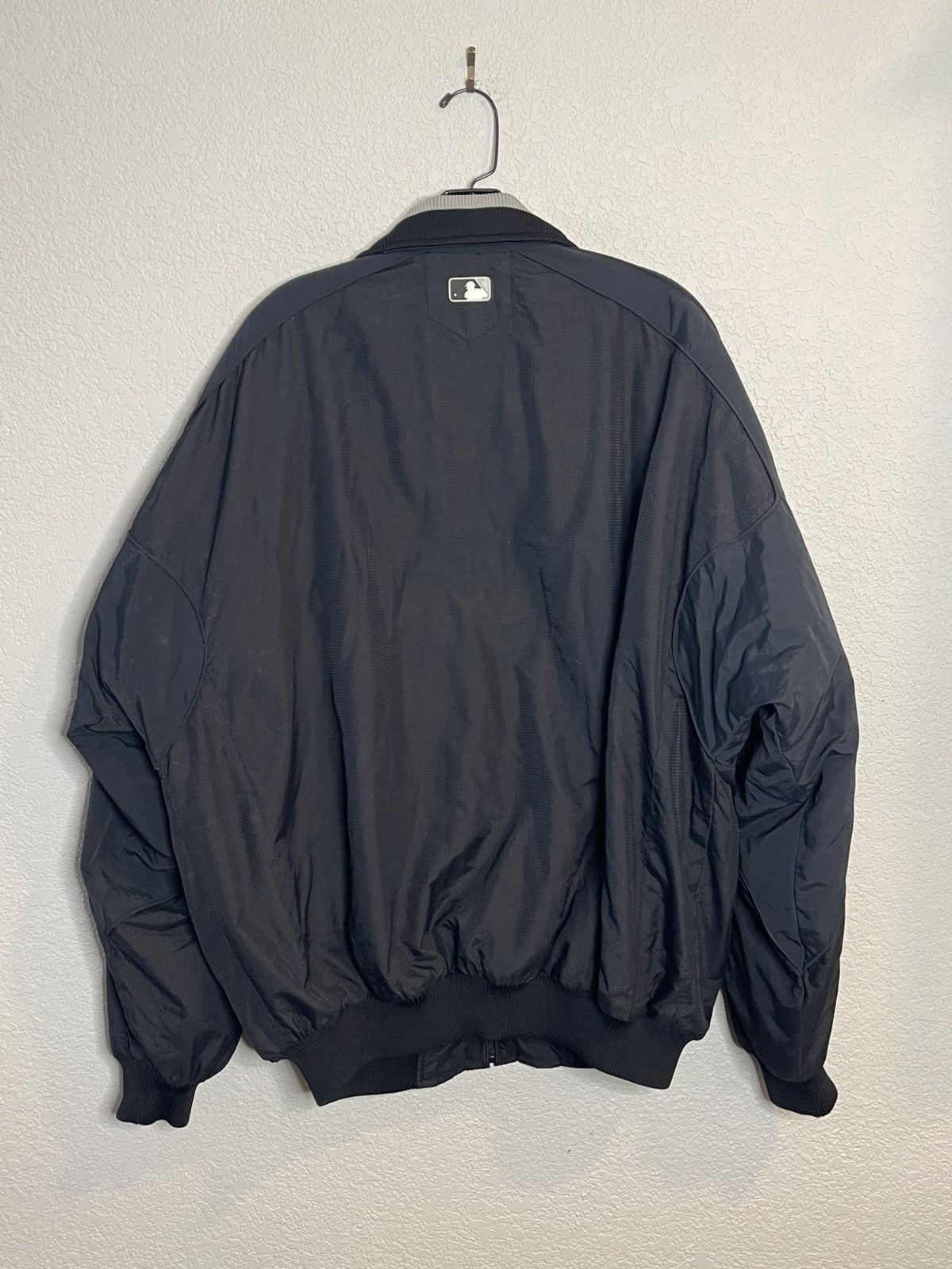 Majestic Authentic Majestic MLB White Socks Jacket Good Condition Size US XL / EU 56 / 4 - 2 Thumbnail