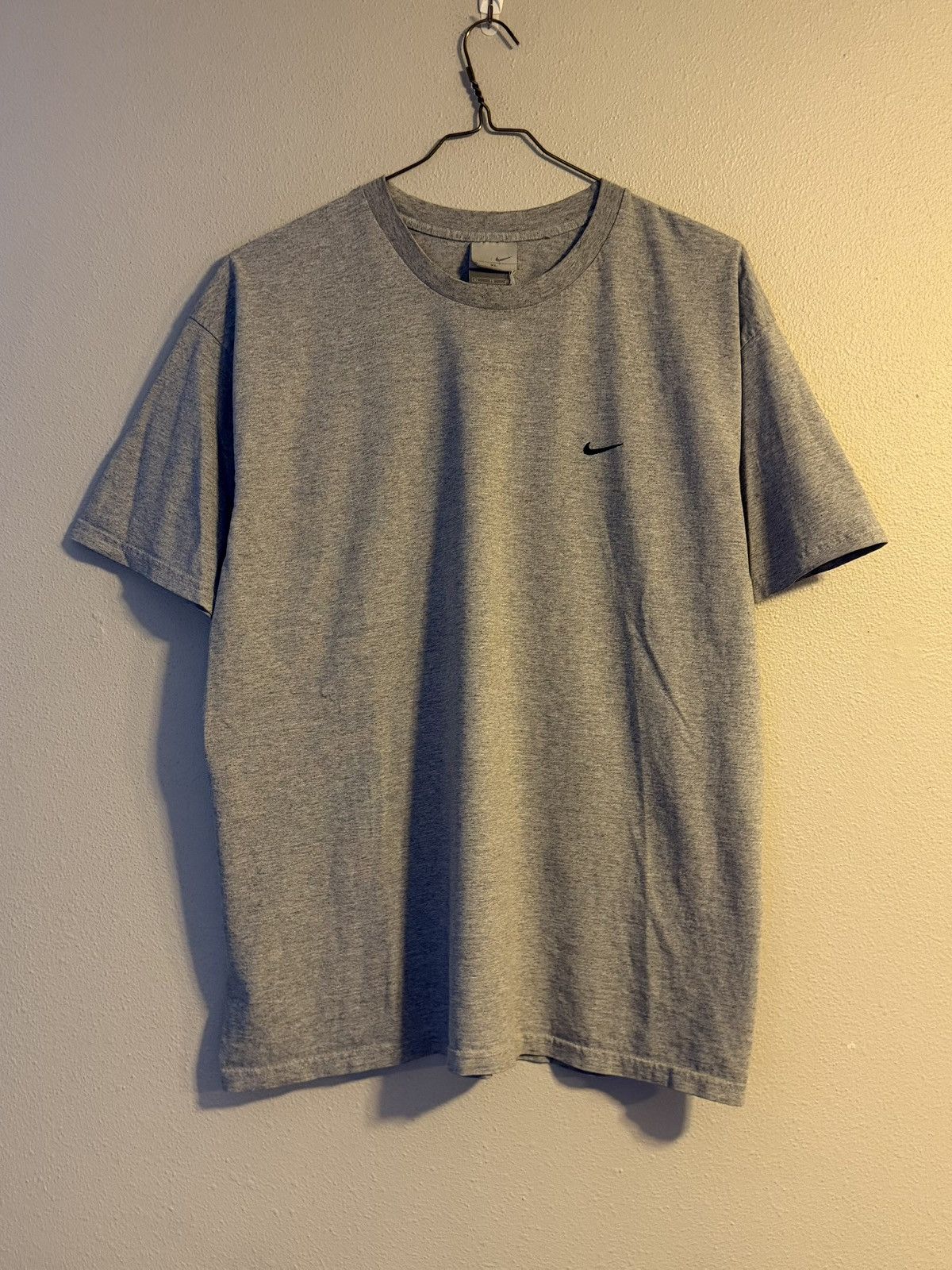 Nike vtg y2k nike small chest swoosh logo shirt xl Size US XL / EU 56 / 4 - 1 Thumbnail
