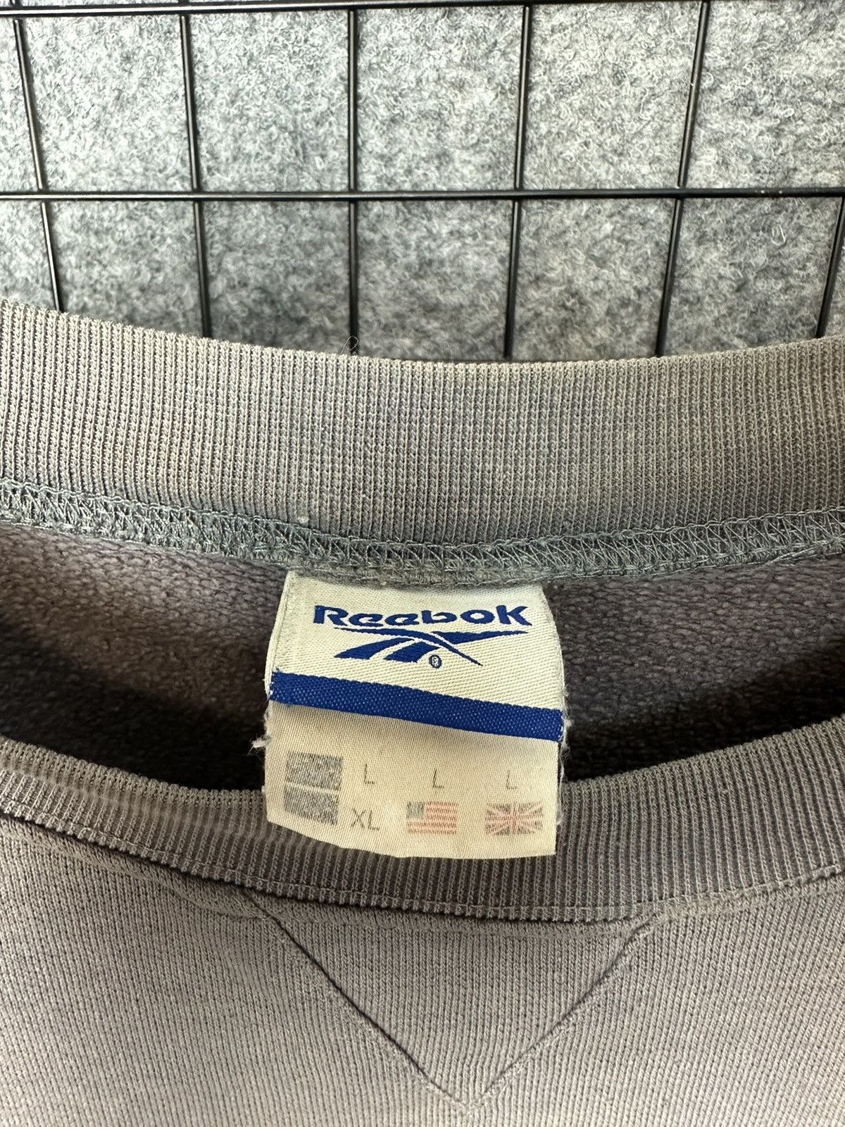 Reebok × Vintage Reebok Vintage Y2K Logo Front Sweatshirt Size L Size US L / EU 52-54 / 3 - 3 Thumbnail