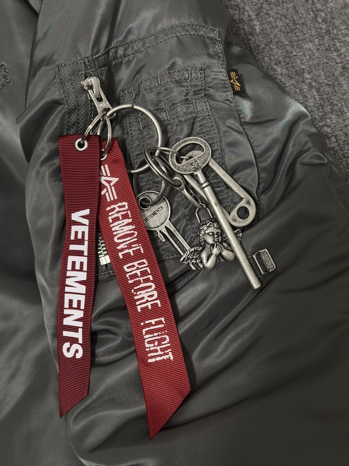 Vetements Vetements 19ss reversible bomber Size US M / EU 48-50 / 2 - 6 Thumbnail