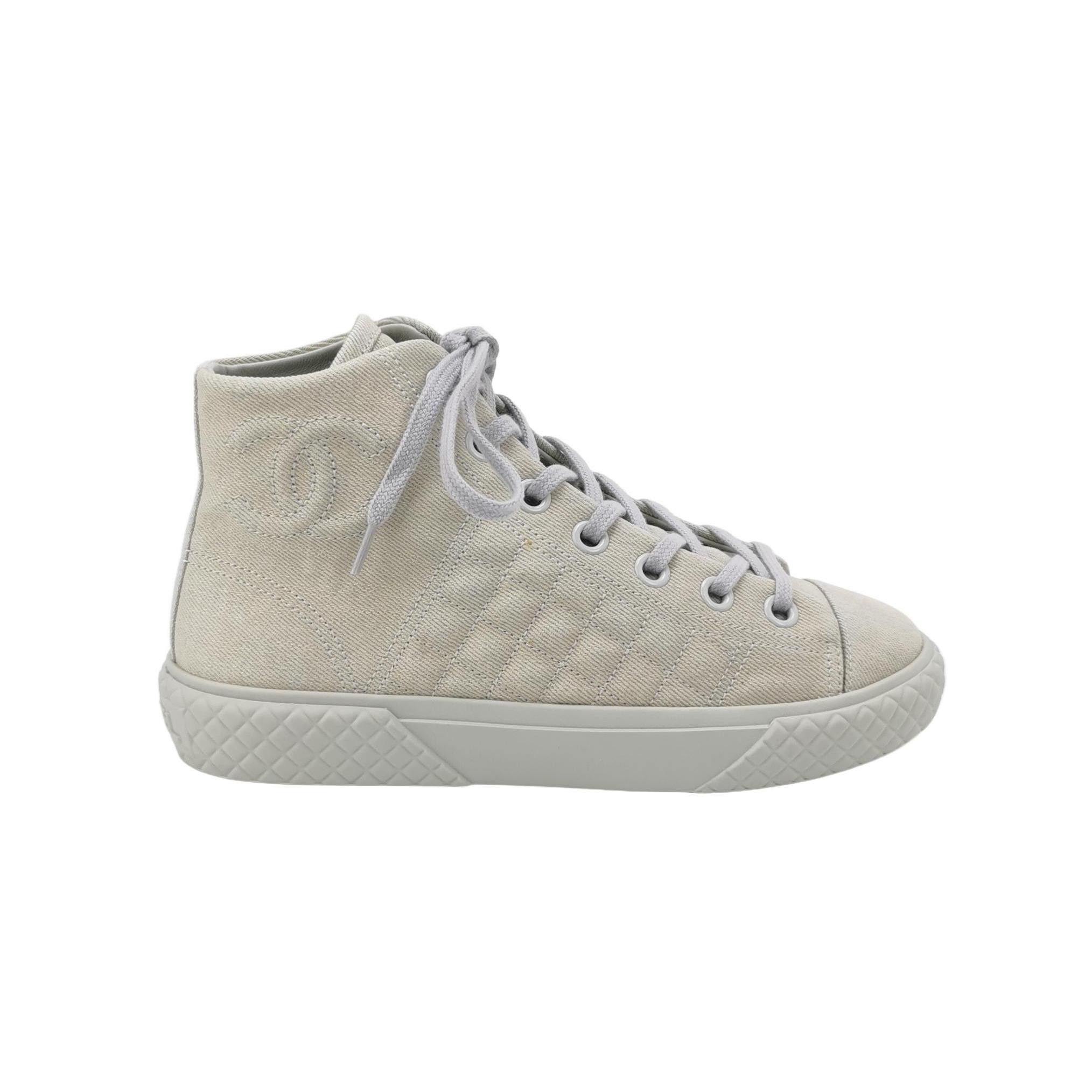 Chanel Chanel Women 5-5 Lowtop Sneakers Size US 5.5 / IT 35.5 - 1 Thumbnail