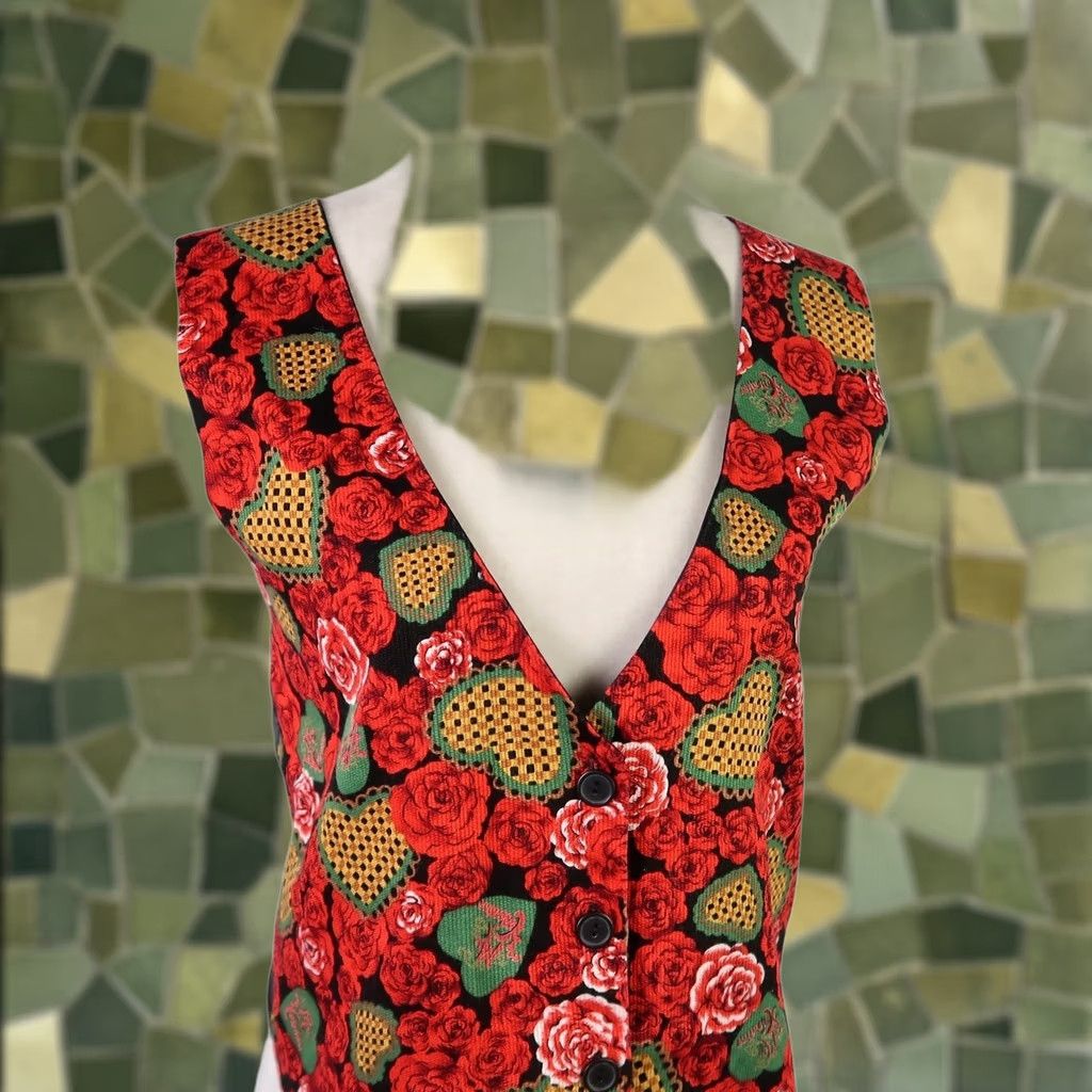 Vintage VINTAGE 90s Red Rose Heart Print Vest L Women's Sleeveless Button Back Cinch Waist Cotton Floral Short Jacket/Coat Fall Spring Fashion Size L / US 10 / IT 46 - 1 Thumbnail