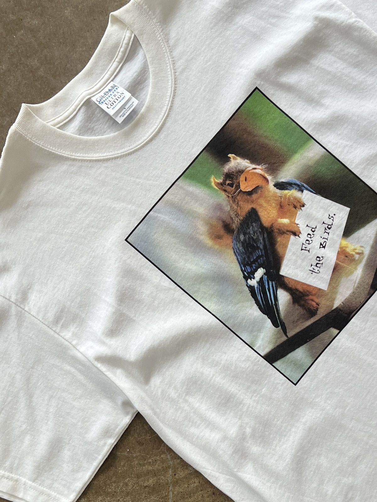 Vintage Vintage 2001 Feed the Birds Squirrel Photo Nature Tee Large Size US L / EU 52-54 / 3 - 1 Thumbnail