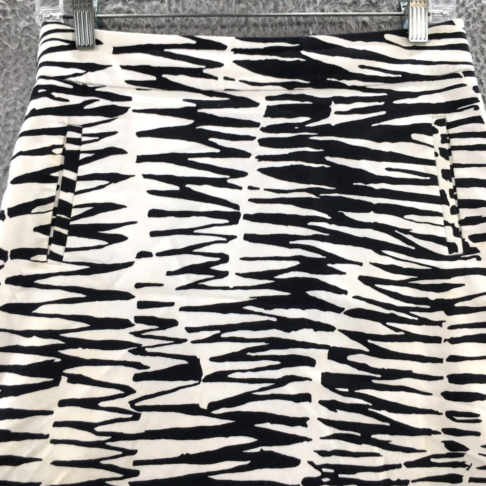 Banana Republic Banana Republic Trina Turk Straight & Pencil Skirt Womens 4P Multicolor Casual Size 27" / US 4 / IT 40 - 2 Thumbnail